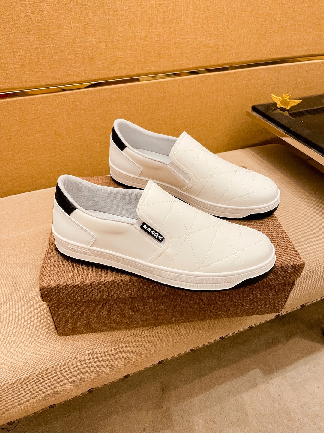 NO:345889,[Prada] High-end men's shoes brand Official website 11's latest masterpiece upper is made of Italian imported cowhide, comfortable and breathable inner lining, original non-slip and wear-resistant sole, making walking more convenient and comfortable!  Exclusive new style, amazing work, beautiful 11 ​​replica [color] compared to the official quality!  Create a fashionable personality to set off your uniqueness!  A must-have for trendy men! Classic size: 38-44 Color Multi-color optional, prada, cowhide19860909【普拉达】男鞋高端品牌 官网11最新力作鞋面采用意大利进口头层牛皮搭配 舒适透气内里原版防滑耐磨大底制作,让行走更加便捷舒适！独家新款,惊世之作,与官方的质量相比美的11复刻[色]！打造时尚个性衬托你的与众不同！潮男必备!经典曰尺码: 38-44 颜色 多色可选,,prada,cowhide,Men's shoes