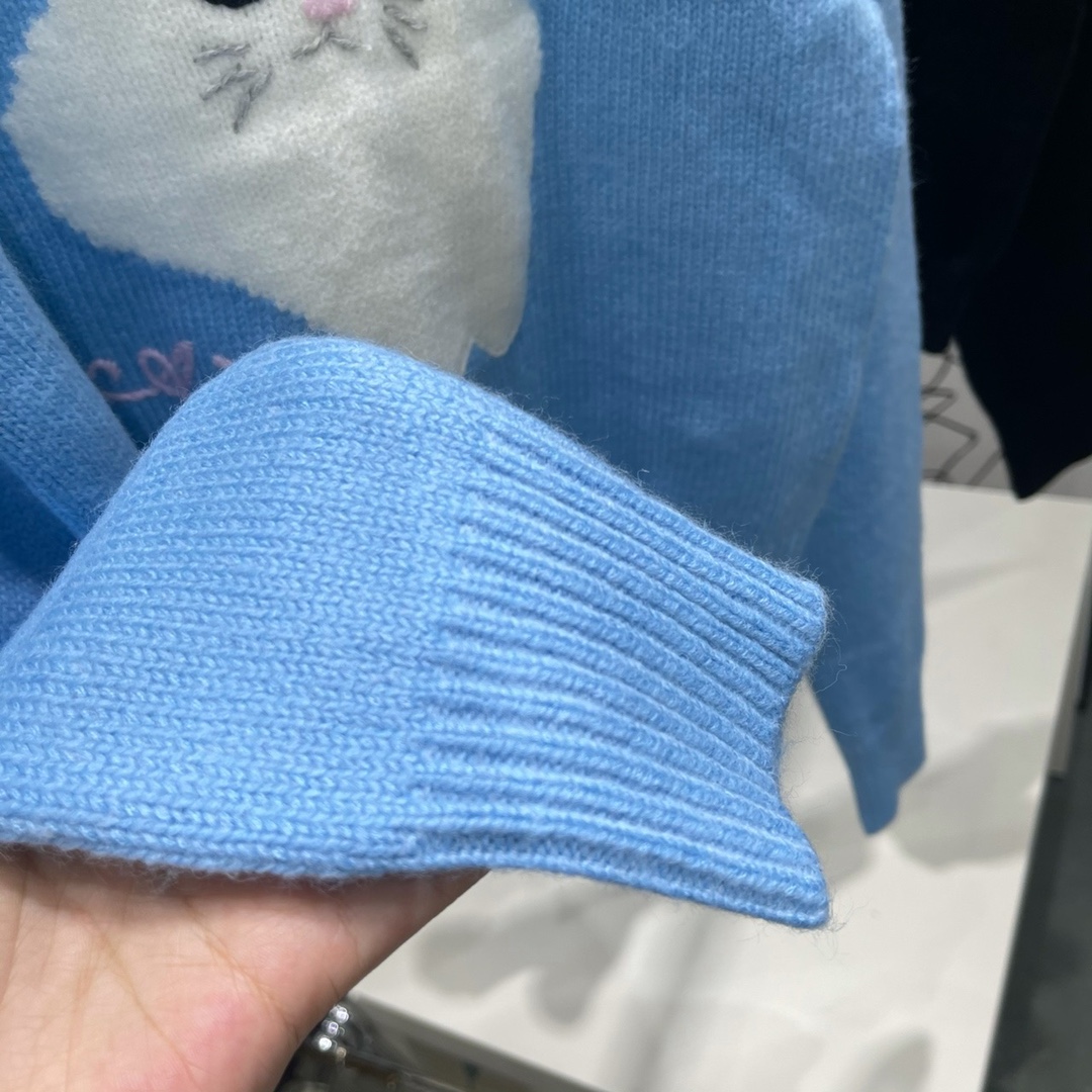 2022AR小猫刺绣圆领毛衣