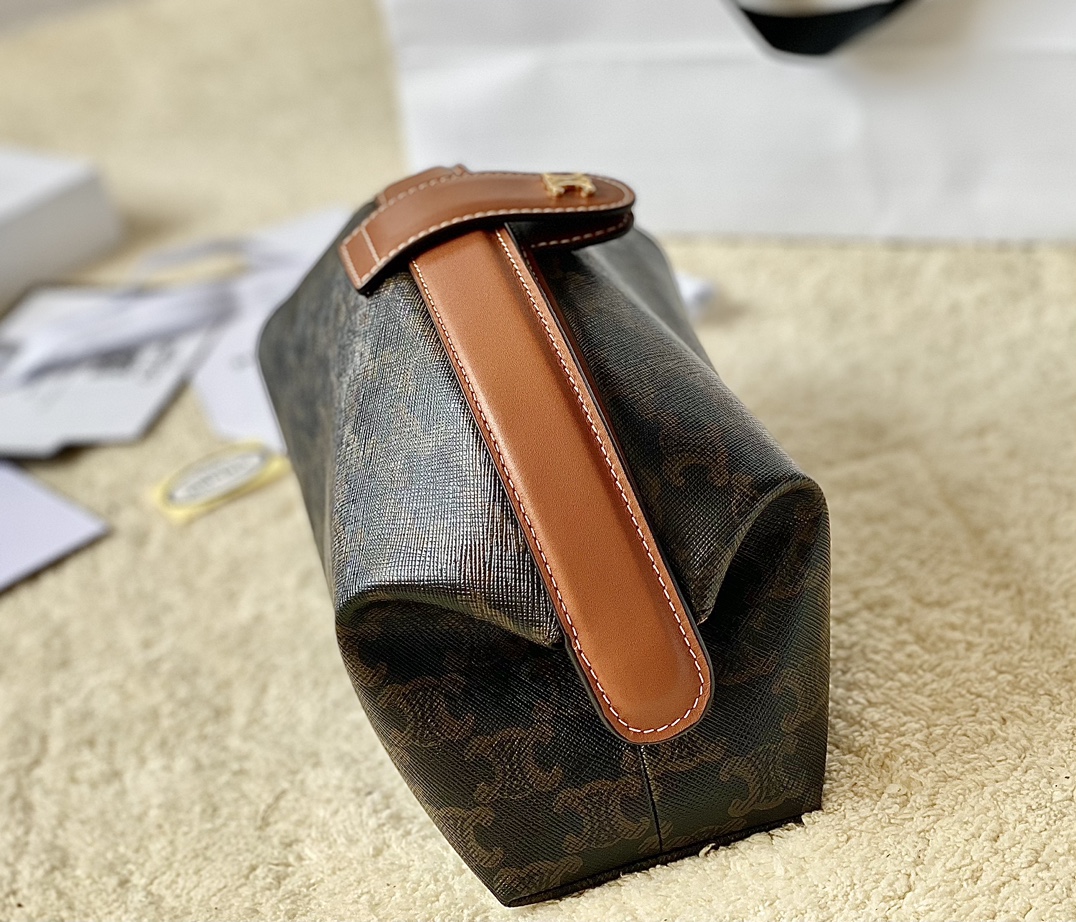 CELINE赛琳TRIOMPHE CANVAS标志印花牛皮革手袋10J772