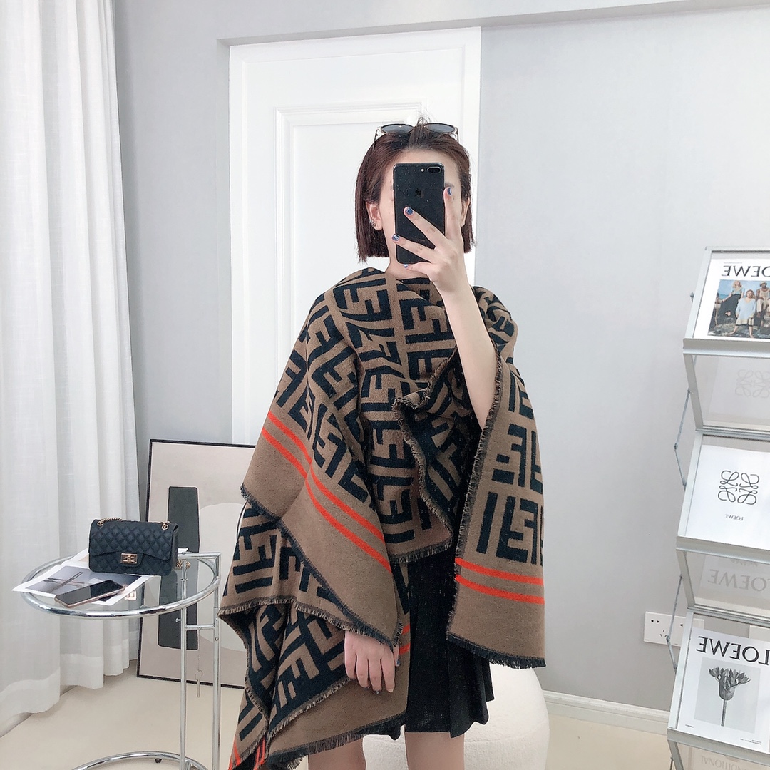 NO:603282,Batch The ultimate true fragrance series must be included in the year] I know you want the best quality!  !  !  This Fendi shawl is really the most popular poncho on the Internet!  !  Our ultimate version puts 10,000 hearts into your heart!  !  !  KO the exclusive DG-level quality of all versions on the market!  Wait for the next popular science post!  [Comprehensive analysis from item number information, color, hemming, fabric, FF font, etc.!  】Teach everyone how to identify good products!  This cloak is really the favorite of ladies. Simply wear this cloak underneath, pair it with boots and a bag, and it’s a perfect outfit for a lady!  !  Rich, beautiful and tasteful!  !  This cape looks great in real life, it looks great with any outfit, it makes your legs look longer and looks fashionable!  !  !  !  Don’t be picky, everyone can be stylish!  The highest-end quality that no one else has, is subject to everyone's inspection. It would be a loss if you don't accept this cloak!  High-end entities sell very well!  !  Size specification: cm*CM limited edition single color. Ordinary scarf, ordinary scarf, fendi, boots, shawls19860909批 终极版真香系列必入年度必入】我知道你们要的是最好的品质！！！这款Fendi披肩真的是全网最火斗篷！！我们的终极版本放一万个心入！！！KO掉所有市面版本的独家DG级品质！等下来个科普贴！【从货号信息,颜色,锁边,面料,FF字体等进行全面剖析！】教大家怎么识别好货！这款斗篷真心是贵妇们的最爱,简单内搭披上这个斗篷,配个靴拎个包,妥妥的贵妇穿搭！！有钱有颜有品味！！这款斗篷实物真人随便搭都好看,非常显腿长,显时髦感的！！！！不挑人,人人人人都可以驾驭得时髦感！别家没有的最高端品质,接受所有人的检验,这件斗篷不收是损失！高端实体卖的非常好！！尺寸规格:cm*CM 限量单色.普通围巾,普通围巾,fendi,boots,shawls,scarf