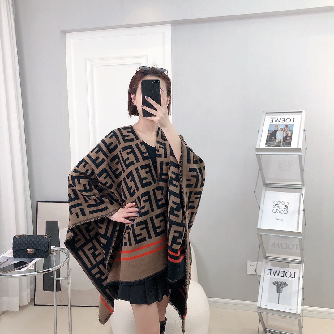 Fendi 披肩 最高品質のエレガントなデザイン