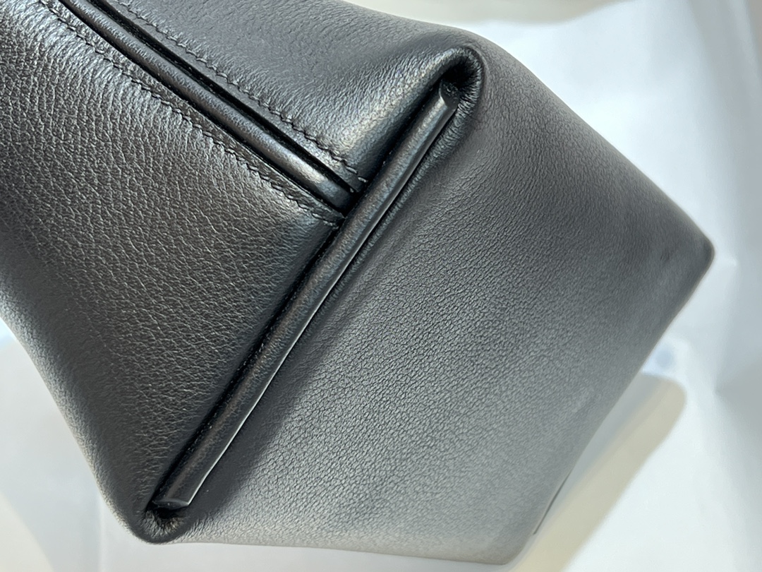 Hermès Mini 24/24 Black Leather Satchel Bag with Shoulder Strap 7 i1663486017 8061 5