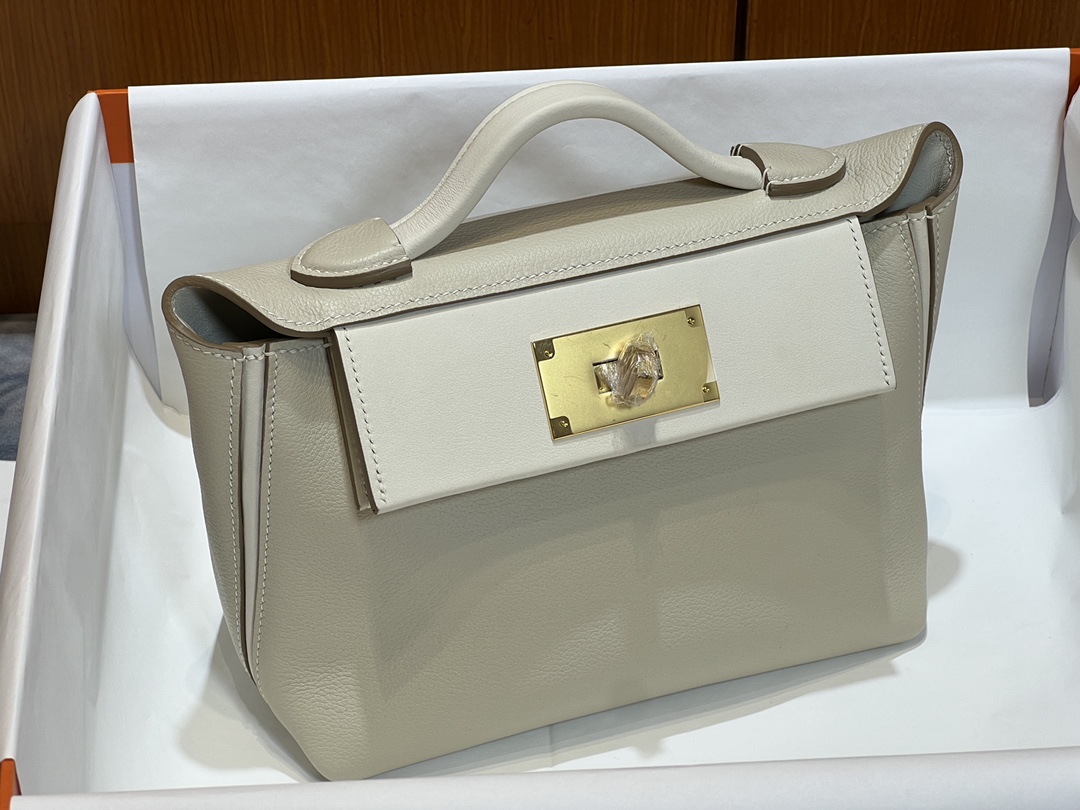 Elegant Mini 24/24 Leather Shoulder Bag, Versatile Handbag with Top Handle 3 i1663487492 2159 2