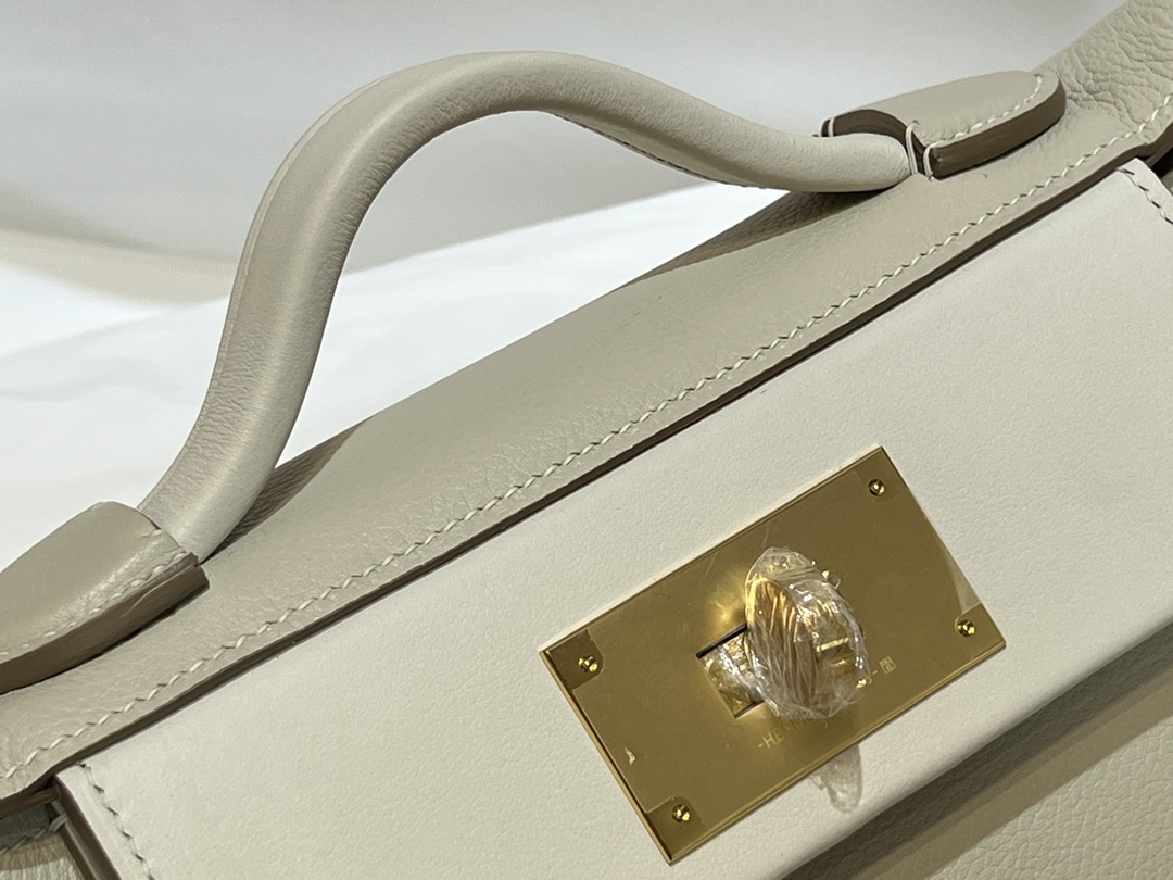 Elegant Mini 24/24 Leather Shoulder Bag, Versatile Handbag with Top Handle 4 i1663487492 4787 3
