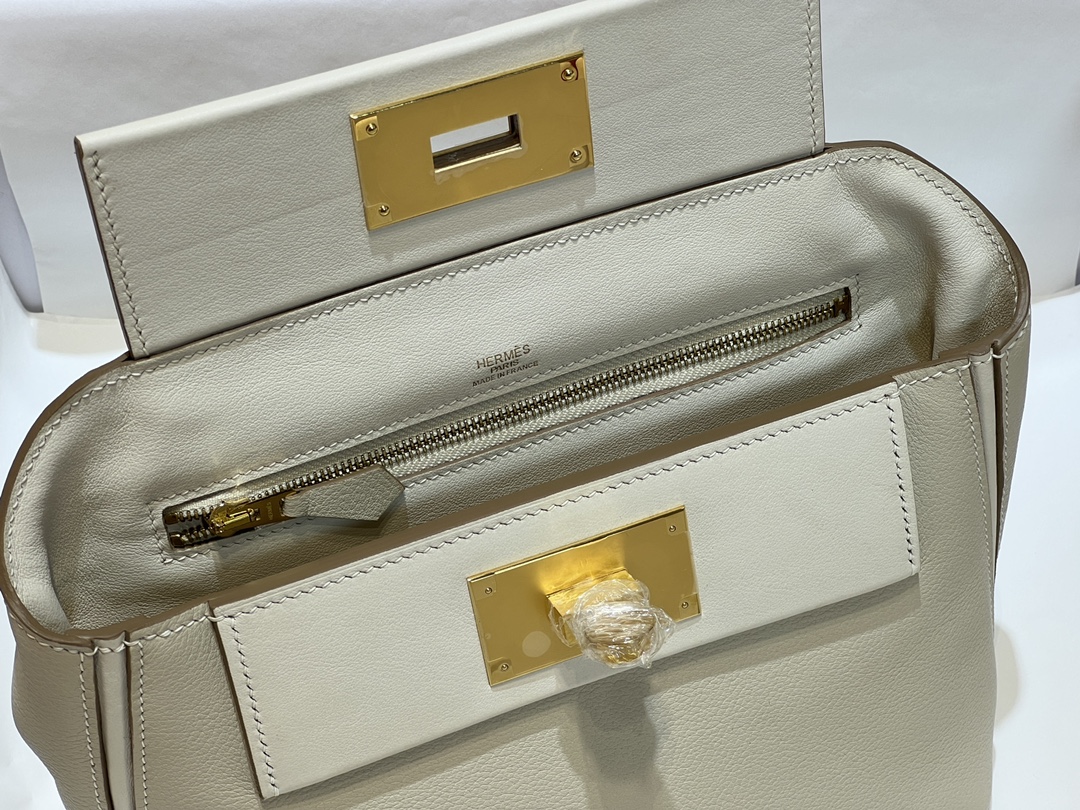 Elegant Mini 24/24 Leather Shoulder Bag, Versatile Handbag with Top Handle 8 i1663487492 5197 7