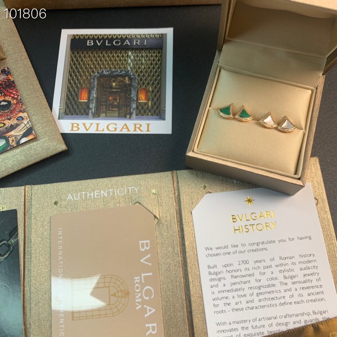 NO:102180,Bulgari new skirt white shell peacock green stud earrings, sterling silver 925 material, Bulgari stud earrings, bvlgari, skirts, pure silver19860909宝格丽新款裙子白贝孔雀绿耳钉,纯银925材质,宝格丽耳钉,bvlgari,skirts,pure silver,Jewelry