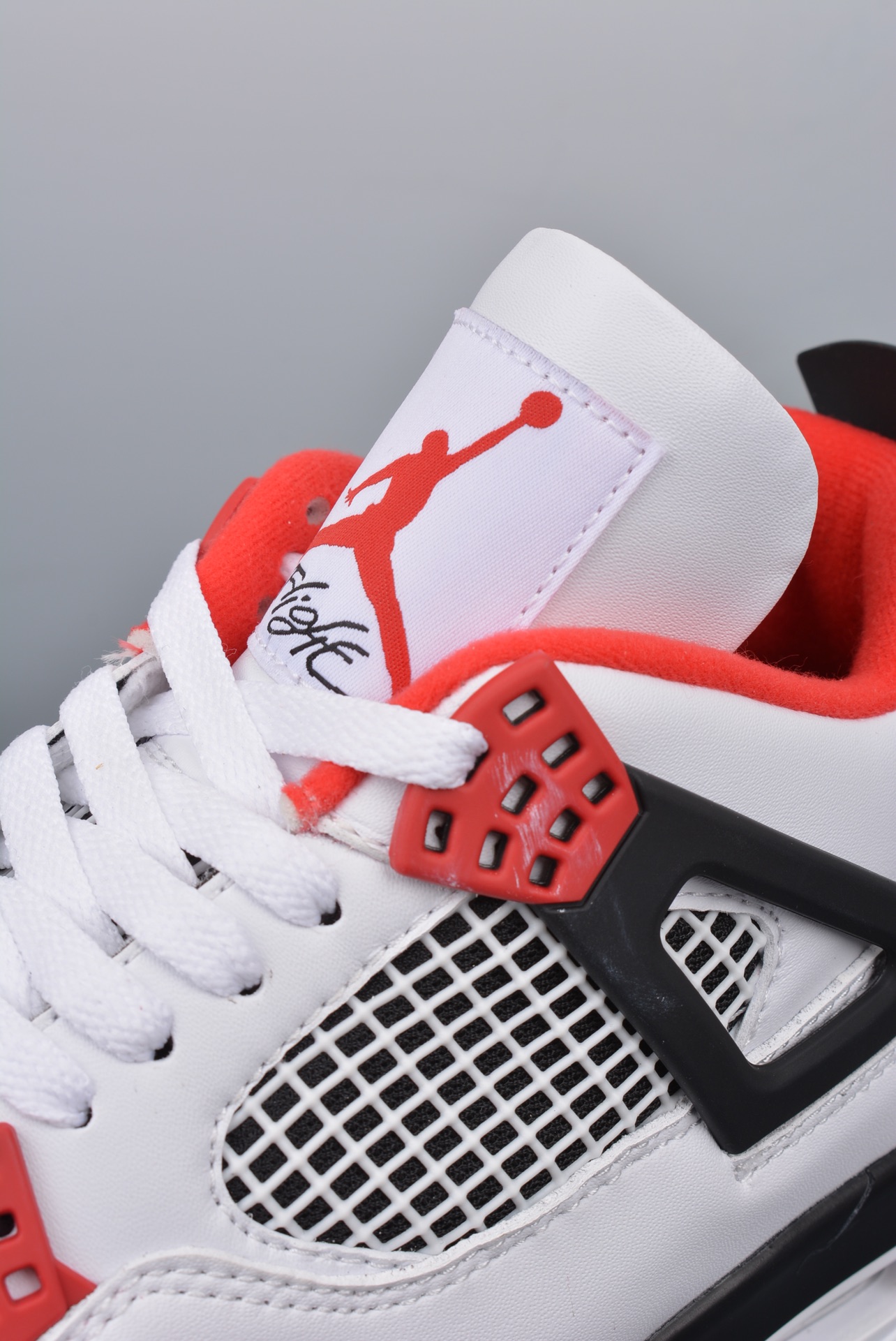 💰180真标💰280公司级💰380纯原版
Air Jordan AJ4 Retro 原楦原纸板 
原厂材料开发 细节把控到位 主供外贸客户 
打造完美鞋型 纸板中底 钢印 
完美版型 公司货既视感 
皮料自行品鉴  最大开发到47.5 专供鬼佬 
区别市面各种"伪纯原" F
尺码：36 36.5 37.5 38 38.5 39 40 40.5 41 42 42.5 43 44 44.5 45 45.5 46 47.5
耐克 阿迪达斯 三叶草 椰子350 v2 sb dunk 古驰脏脏鞋 麦昆 匡威1970s 万斯 vans 范斯 新百伦 乔丹 air jordan asics亚瑟士 斯凯奇 斐乐 彪马 锐步 mlb fila 鬼冢虎 莆田鞋 板鞋 樱花粉 af1 高帮 纯白 复古 满天星 解构 鞋盾 小麦色 蓝粉 马卡龙 低帮 独角兽 鸳鸯 联名 童鞋 冰淇淋 骨白冰蓝 白蓝 黑色 小白鞋 电玩像素 黑白 涂鸦 镭射 雾霾 白色 diy 1970s 夜光 大童 泼墨 中帮 黑武士 洛克公园 魔术贴 情侣 经典 四钩 奶咖色 刮刮乐 白丝绸 白银 3m 反光 白绿夜光 白橙双钩 小雏菊 权志龙 白绿橙 off white 飞线 金钩 冰块 小银钩 笑脸 缝线 剪纸 纯黑 蓝丝绸 情人节限定 白金 蓝白 354 黑曜石 熊猫 像素 冰蓝 四小勾 水晶底 寿桃 洞洞鞋 彩虹像素 灰色 air force 1 黑色 拖鞋 aj4 aj35 aj11 篮球鞋 莆田 aj3 aj6 aj13 aj7 童鞋 儿童鞋 aj312 aj36 黑白奥利奥 传奇蓝 aj32 限量版 飞人拖鞋 康扣 熊猫 北卡蓝 low 白水泥 藤原浩 aj34郭艾伦 影子灰 蒂芙尼绿 aj10 倒钩 aj9 冰雪奇缘 黑曜石 aj31 aj270 球鞋 大魔王 冰激凌 樱木花道 热熔岩 迪奥联名 胭脂红 凉鞋 aj15 满天星 水泥灰 芝加哥 鸳鸯 aj28 情侣 aj28 樱花粉 电玩像素 北卡蓝 小迪奥 粉色 樱花粉 电玩像素 烟灰 变色龙 兵马俑 大巴黎 aj16 兔八哥 马卡龙 大学蓝 aj30 黑水泥 白蛇 叶绿素 火影 白水泥 情人节限定 粉蛇 黑红 球鞋gtcut kobe球鞋 zoom kobe 500黑武士 2022r nike星空 gt球鞋 zoom跑鞋 纽巴伦990 nikecourt女鞋 zoom aj1 nb827 斐乐hike nike青花瓷 aj镭射 科6 next跑鞋 宇航员2.0 小白鞋 男鞋 运动鞋 斯凯奇 斐乐 板鞋 aj 彪马 新百伦 亚瑟士 new balance adidas 阿迪达斯 篮球鞋 空军一号 纯白 跑步鞋 vision street wear puma 女运动休闲鞋 nb 情侣鞋 球鞋 dunk 美津浓 欧文7 运动鞋女款跑步鞋 休闲男鞋 aj1 拖鞋 耐克鞋男新款 鞋子 童鞋 男款 飞马 zoom 超级飞马 跑鞋 老爹鞋 air max 儿童鞋子 男士 飞马38 m2k 日落 黑白熊猫 女款 飞马39 男款 阿甘鞋 飞马37 夏季 dunk sb 华夫鞋 凉鞋 开拓者 夏款 毛毛虫 气垫 air zoom 休闲鞋 高帮 帆布鞋 sacai 2022 vapormax 赤足 飞马36 af1 紫葡萄 树莓紫 winflo8 court女鞋 网鞋 zoom 破二 dc0774 拖鞋 superfly 子弹头 dunk黑白熊猫 blazer max270 欧文7 小童鞋 阿尔法 欧文8 登月 星空 莆田 黑武士 airmax97 贝壳头 三叶草 boost forum 椰子鞋 yeezy neo 暗夜精灵 金标 椰子 350 v2 ultraboost 清风 阿尔法 涉水鞋 ub21 ub22 forum84 ub nmd 爆米花 pro2 cut supernova x9000 椰子500 小椰子 forum low 史密斯 椰子700 樱花系列女鞋 新百伦530 327 574 5740 满天星 992 550 990 303 nb2002ra 302 元祖灰 993 990v5 nb300 ms327 580 999 nb327新百伦 新百伦878 nb300 5740奶茶色 m5740nb5740 997 608 452 nbms327 992元祖灰 996 880 低帮 倒钩 aj1 low 北卡蓝 黑曜石 倒钩藤原浩鞋 芝加哥 禁穿 小迪奥aj1 aj1大学蓝 樱花粉 烟灰 闪电倒钩 mid 影子灰 白丝绸 黑红脚趾 黑红 马卡龙 小dior 蒂芙尼绿 黑脚趾 小摩卡 蜘蛛侠 兔八哥 莆田纯原 纯白 中帮 黑粉脚趾 鸳鸯 low摩卡棕 扣碎 倒钩低帮 小闪电 凯尔特人 芝加哥ow联名 灰白 红豆奶茶 叛逆 换底 扣碎篮板 摩卡棕 迪奥联名鞋 皇家蓝 低帮女鞋倒钩白棕 泡泡糖 黑粉脚趾 北卡蓝低帮 黑绿脚趾 影子灰 蒂芙尼绿 黑脚趾 浆果粉 扣碎篮板 鸳鸯 冰淇淋 白丝绸 激光蓝 offwhite联名 黑粉脚趾 蓝 水洗丹宁 情人节 午夜蓝 凯尔特人 泡泡糖 男鞋 女鞋 夏季 儿童 拖鞋 小众鞋 篮球鞋 凉鞋 运动鞋 跑步鞋 童鞋 板鞋 日落 足球鞋 小白鞋 跑鞋 老爹鞋 zoom 超级飞马 36 37 38 sb dunk 鞋子 新款 m2k air max 薄款 赤足5.0 星空 登月 vapormax 超轻 网鞋 气垫鞋 阿甘鞋 休闲鞋 47 blazer 高帮 樱花粉 free vaporfly 情侣 子弹头 华夫鞋 欧文7 lebron18 joyride fly3 max270 杜兰特5 毛毛虫 黑武士 限量版 忍者 马拉松 winflo7 kyrie7 ep 莆田鞋 板鞋 樱花粉 af1 高帮 纯白 复古 满天星 解构 鞋盾 小麦色 蓝粉 马卡龙 低帮 独角兽 鸳鸯 联名 童鞋 冰淇淋 骨白冰蓝 白蓝 黑色 小白鞋 电玩像素 黑白 涂鸦 镭射 雾霾 白色 diy 夜光 大童 泼墨 中帮 黑武士 洛克公园 魔术贴 情侣 经典 四钩 奶咖色 刮刮乐 白丝绸 白银 3m 反光 白绿夜光 白橙双钩 小雏菊 权志龙 白绿橙 off white 飞线 金钩 冰块 小银钩 笑脸 缝线 剪纸 纯黑 蓝丝绸 情人节限定 白金 蓝白 354 黑曜石 熊猫 像素 冰蓝 四小勾 水晶底 寿桃 洞洞鞋 彩虹像素 灰色 air force 1 黑色 拖鞋 aj4 aj35 aj11 篮球鞋 莆田 aj3 aj6 aj13 aj7 童鞋 儿童鞋 aj312 aj36 黑白奥利奥 德训 aj32 限量版 飞人拖鞋 康扣 熊猫 北卡蓝 low 白水泥 藤原浩 aj34郭艾伦 影子灰 aj10 倒钩 aj9 冰雪奇缘 黑曜石 aj31 aj270 球鞋 samba gazelle