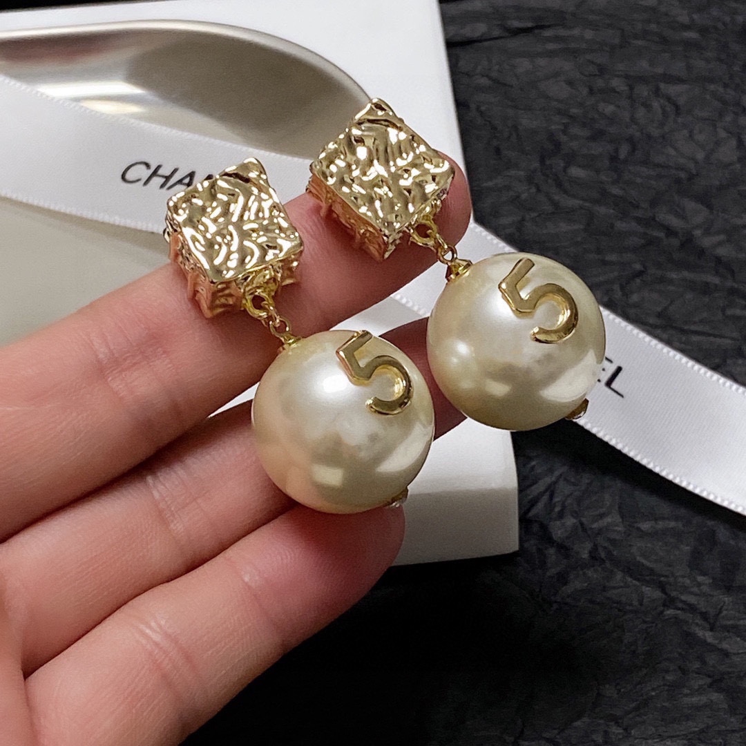 Chanel Jewelry Earring Spring Collection Fashion