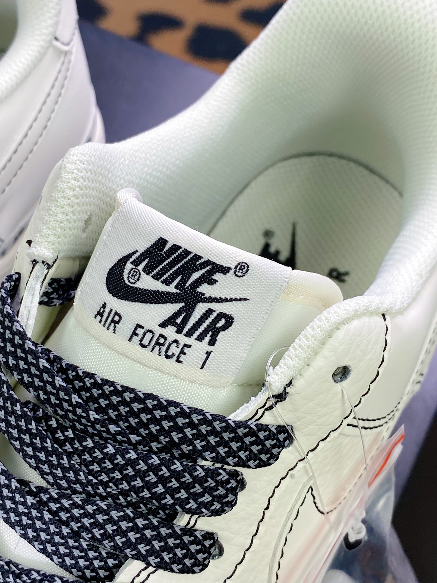 240 Uninterrupted x Air Force 1’07 Low”MORE THAN____”空军一号低帮UY5696-332