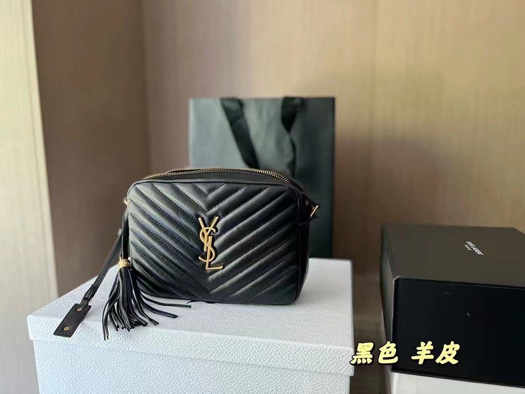 J0 精致高级 复古五金 流苏配饰很时尚 上身效果是真香 整体大气 很耐看 肩带可调节 单肩 斜挎随意搭配 专柜品质 细节完美 牛皮版本 尺寸24-17