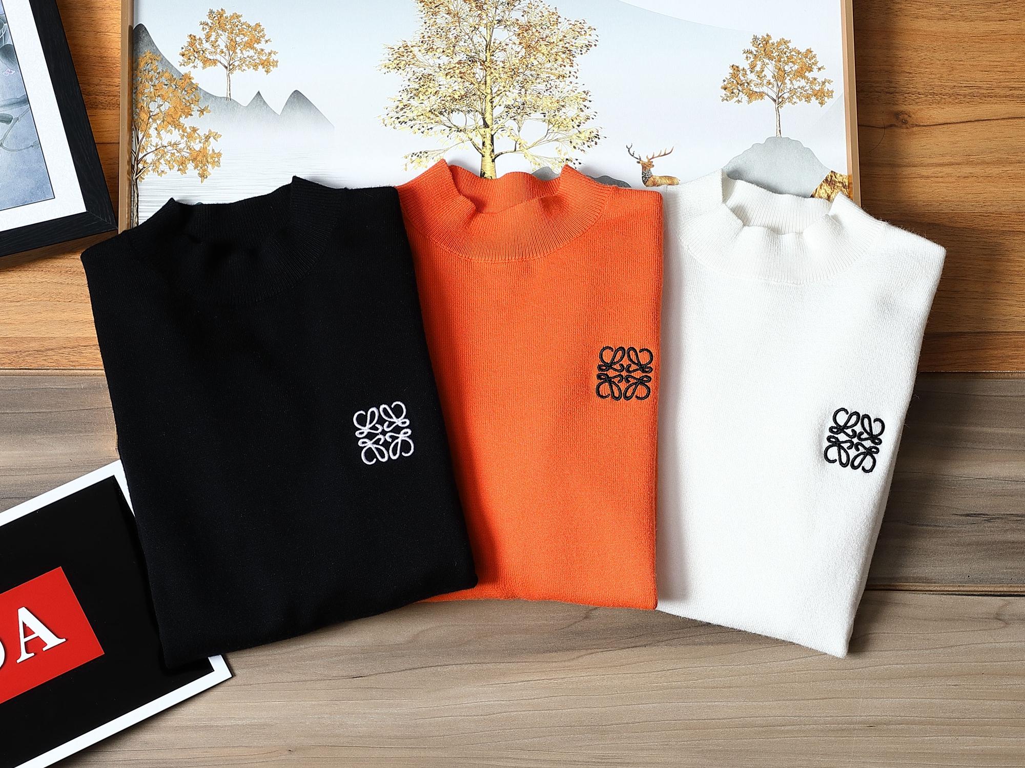 NO:600922,Can wear 200 pounds Loewe official website 2025 autumn and winter latest round neck thickened sweater, the best-selling counters are selling at the same time!  Specially made of wool blended fabric. It feels comfortable. It can be directly in contact with the skin. The logo badge is exquisite and extremely eye-catching!  The details highlight the fashionable charm of big brands. Exquisite workmanship. Three-dimensional cutting style. The wearing effect is invincible and handsome!  All three standards are complete!  Size M-3XL,,loewe,loewe,sweaters,alexander wang19860909可穿200斤 罗意威Loewe 2025官网秋冬季最新款圆领加厚毛衣,专柜同步在售爆款！特供羊毛混纺面料.手感舒适.可直接接触皮肤,logo徽章精致标志,极为抢眼！细节凸显大牌时尚魅力.精致做工.立体裁剪风格.穿着效果无敌帅气！三标齐全！码数M-3XL,,loewe,loewe,sweaters,alexander wang,Men's clothing