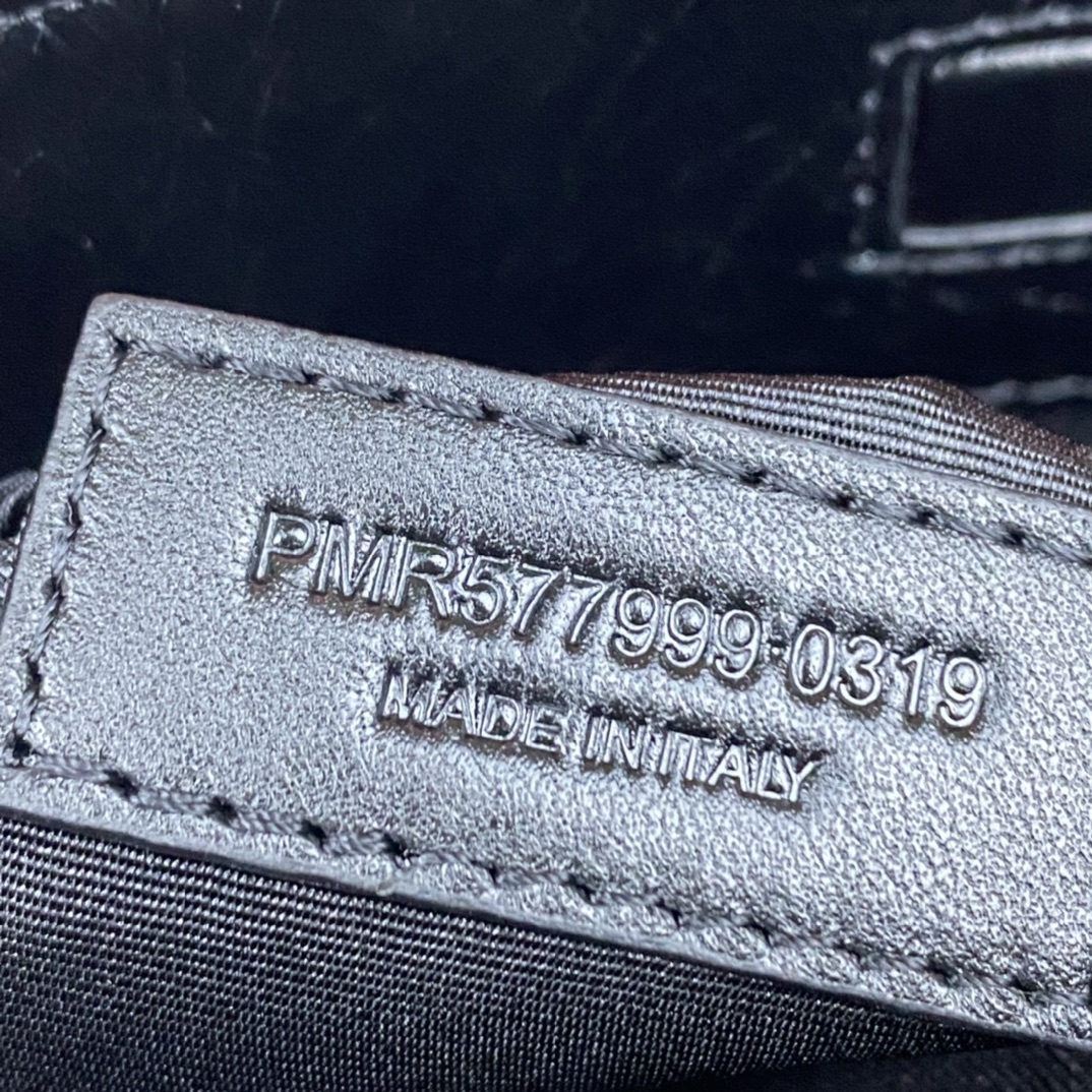 Saint Laurent 黑色搭配银链𝙉𝙄𝙆𝙄 𝙎𝙃𝙊𝙋𝙋𝙄𝙉𝙂 𝘽𝘼𝙂_意大利进口抓皱油蜡牛皮