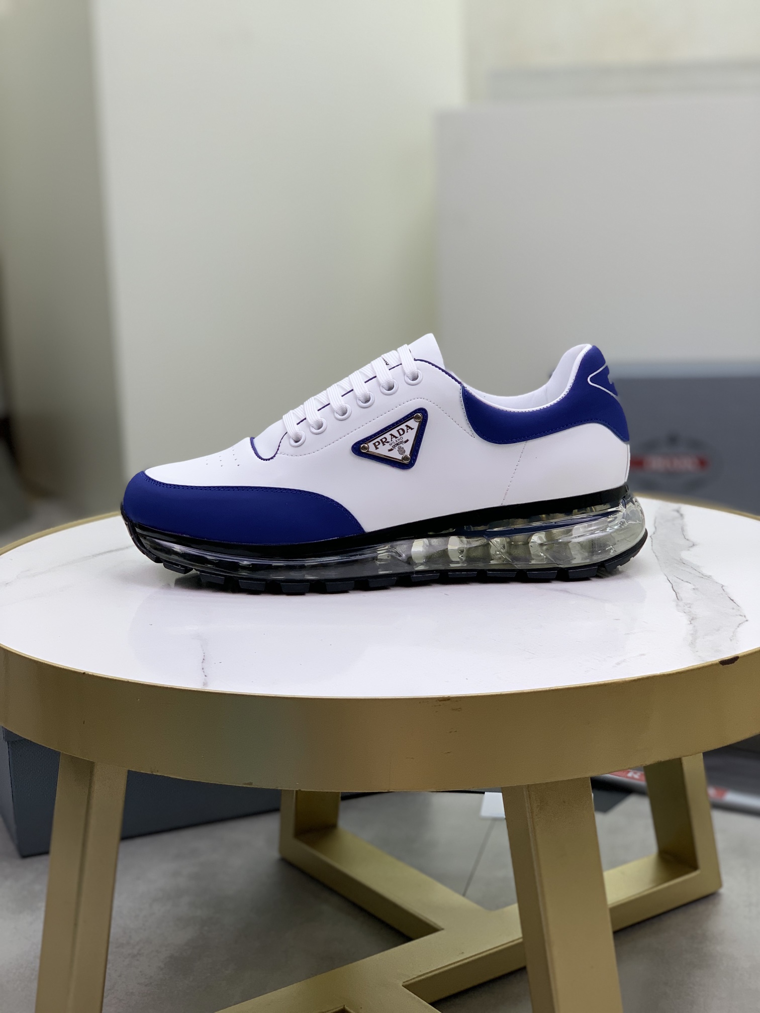 K5 高品质牛里 气垫减震厚底潮牌 Prada 普拉达 主推爆款,前卫百搭时尚男鞋私版开模,飞织鞋面滴胶工艺拼接1：1复刻..时尚干脆、原版进口牛皮垫脚；大气个性更潮更抢眼更追求档次,它将颠覆旧念,与您共度时尚潮人必备! 必自留 ! 高大上的舒适大低,高端品质做工.码数：38-45；4色可选.