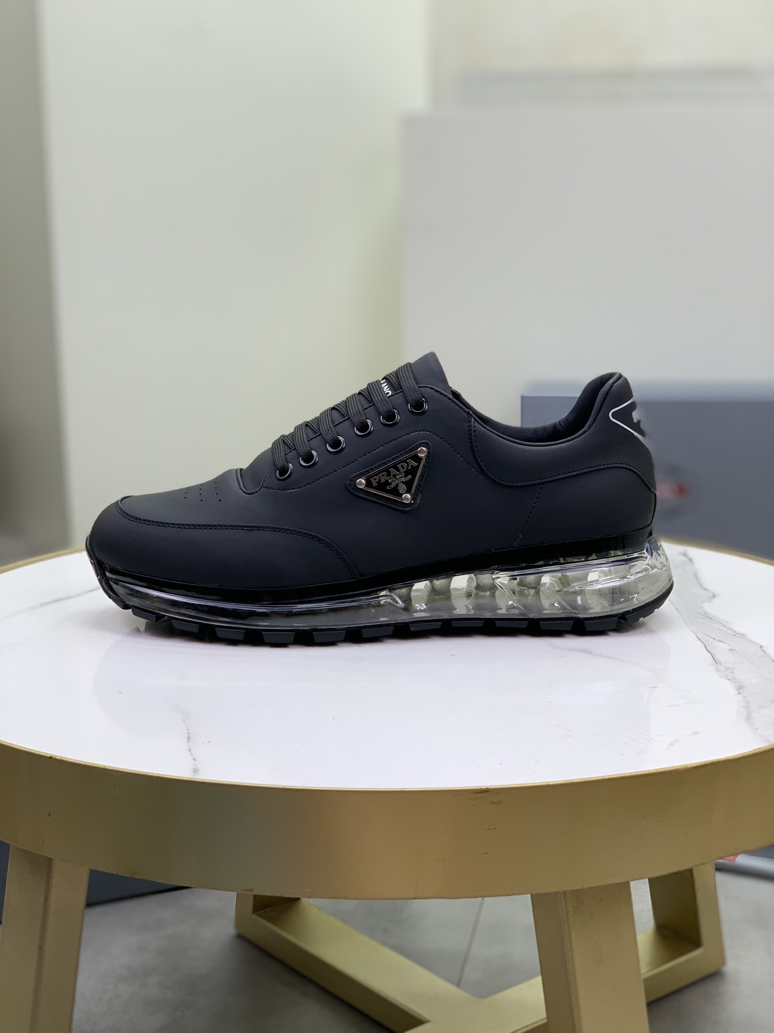 K5 高品质牛里 气垫减震厚底潮牌Prada 普拉达 主推爆款，前卫百搭时尚男鞋私版开模，飞织鞋面滴胶工艺拼接1：1复刻..时尚干脆、原版进口牛皮垫脚；大气个性更潮更抢眼更追求档次，它将颠覆旧念，与您共度时尚潮人必备! 必自留 ! 高大上的舒适大低，高端品质做工。