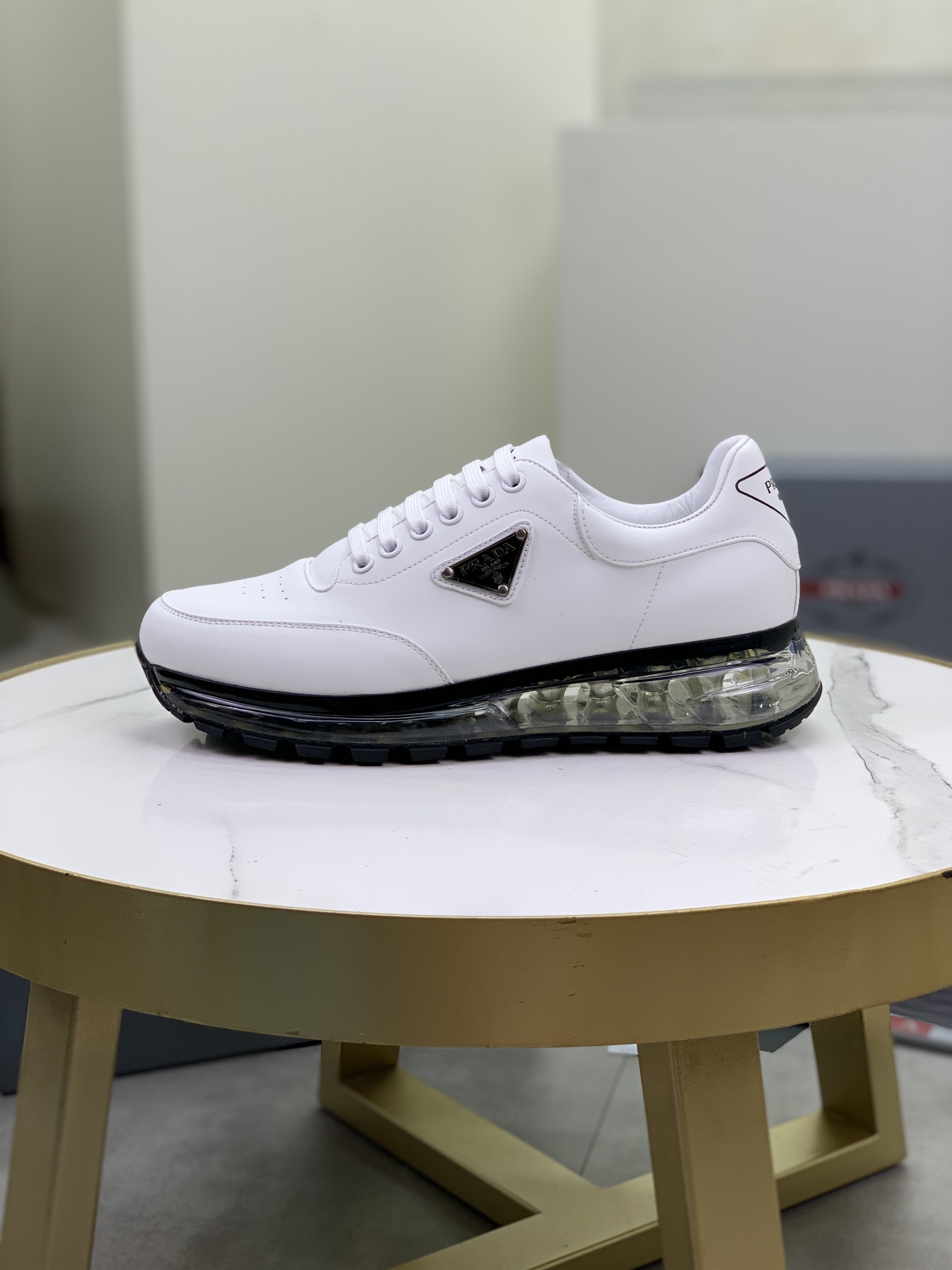 K5 高品质牛里 气垫减震厚底潮牌Prada 普拉达 主推爆款，前卫百搭时尚男鞋私版开模，飞织鞋面滴胶工艺拼接1：1复刻..时尚干脆、原版进口牛皮垫脚；大气个性更潮更抢眼更追求档次，它将颠覆旧念，与您共度时尚潮人必备! 必自留 ! 高大上的舒适大低，高端品质做工。