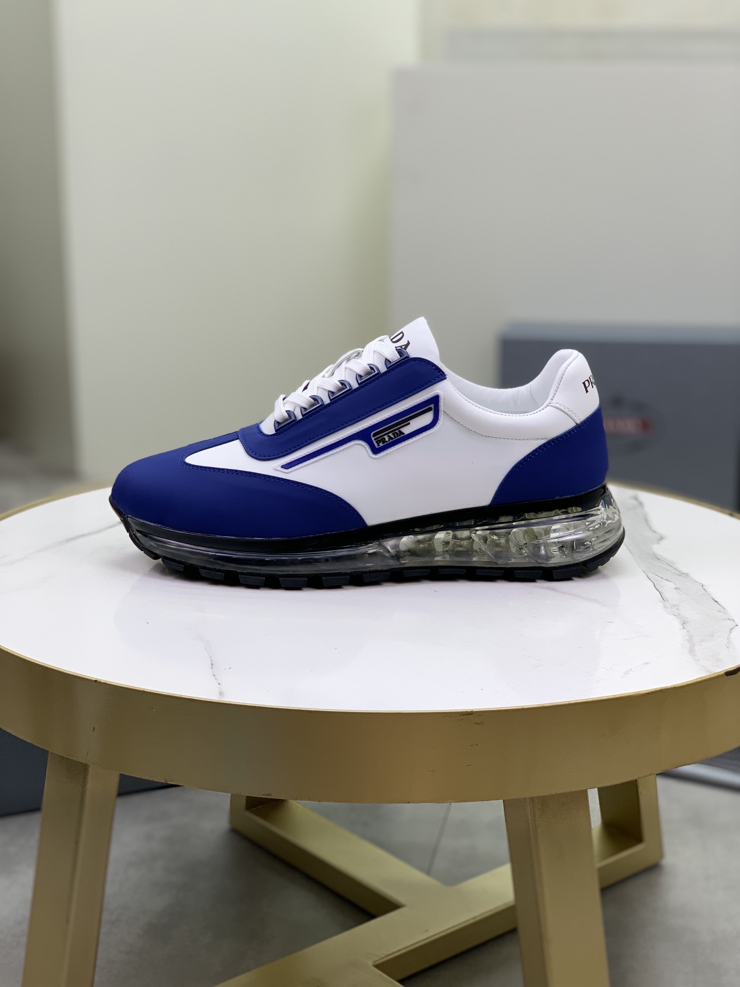 K5 高品质牛里 气垫减震厚底潮牌Prada 普拉达 主推爆款，前卫百搭时尚男鞋私版开模，飞织鞋面滴胶工艺拼接1：1复刻..时尚干脆、原版进口牛皮垫脚；大气个性更潮更抢眼更追求档次，它将颠覆旧念，与您共度时尚潮人必备! 必自留 ! 高大上的舒适大低，高端品质做工。