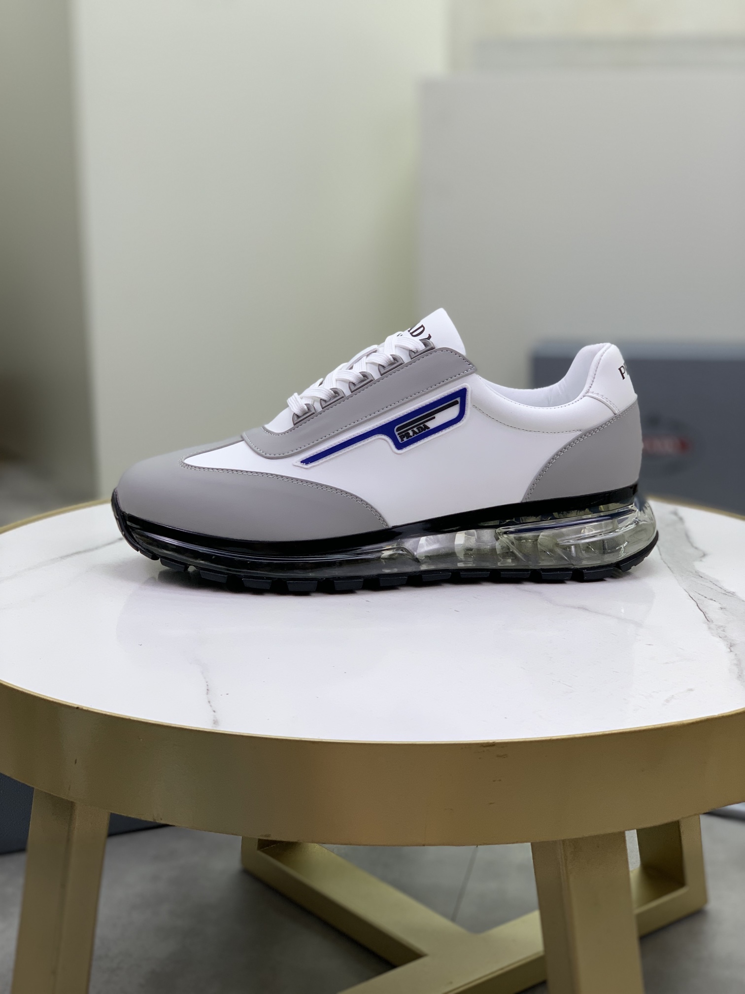 K5 高品质牛里 气垫减震厚底潮牌Prada 普拉达 主推爆款，前卫百搭时尚男鞋私版开模，飞织鞋面滴胶工艺拼接1：1复刻..时尚干脆、原版进口牛皮垫脚；大气个性更潮更抢眼更追求档次，它将颠覆旧念，与您共度时尚潮人必备! 必自留 ! 高大上的舒适大低，高端品质做工。