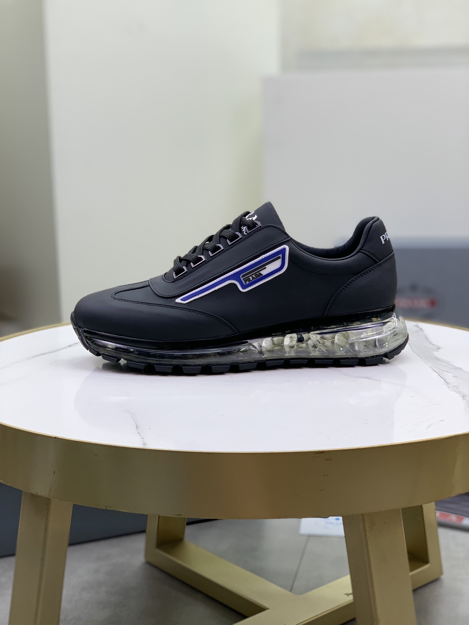 K5 高品质牛里 气垫减震厚底潮牌Prada 普拉达 主推爆款，前卫百搭时尚男鞋私版开模，飞织鞋面滴胶工艺拼接1：1复刻..时尚干脆、原版进口牛皮垫脚；大气个性更潮更抢眼更追求档次，它将颠覆旧念，与您共度时尚潮人必备! 必自留 ! 高大上的舒适大低，高端品质做工。