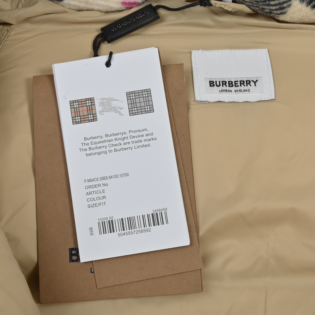 700 Burberry/巴宝莉 21Fw 可拆卸袖子羽绒服