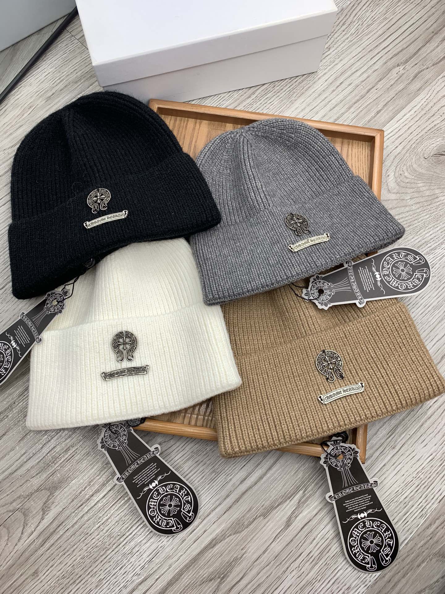 NO:189778,Special offer. Croxin. Benefits!  !  [Fine wool knit single hat] The new model is on the shelves, a series of hats with fine wool fabric. The density is tight!  The wool knitted fabric feels comfortable and breathable!  The style is novel and unique!  A must-have item on the street, age-reducing and fashionable, very generous!  The hat looks very good!  And the price is very beautiful!  It is a very good item to give to others for your own use!  !  Complete trademark tags!  !  There are many styles and colors!  Hat fisherman hat baseball hat knit hat, hat, chrome hearts, espadrilles,hats19860909特价.克罗心.福利！！【细毛线针织单帽】新款上架,特别实惠的一个系列帽子,面料细毛线.密度紧致！毛线针织面料手感舒适透气性好！款式新颖别致！出街必备单品,减龄又时尚,非常大方！帽型特别好看！而且价格非常美丽！送人自用都是非常不错的一款单品哦！！商标吊牌齐全！！款式多多,颜色多多！帽子渔夫帽棒球帽针织帽,帽子,chrome hearts,espadrilles,hats,hat