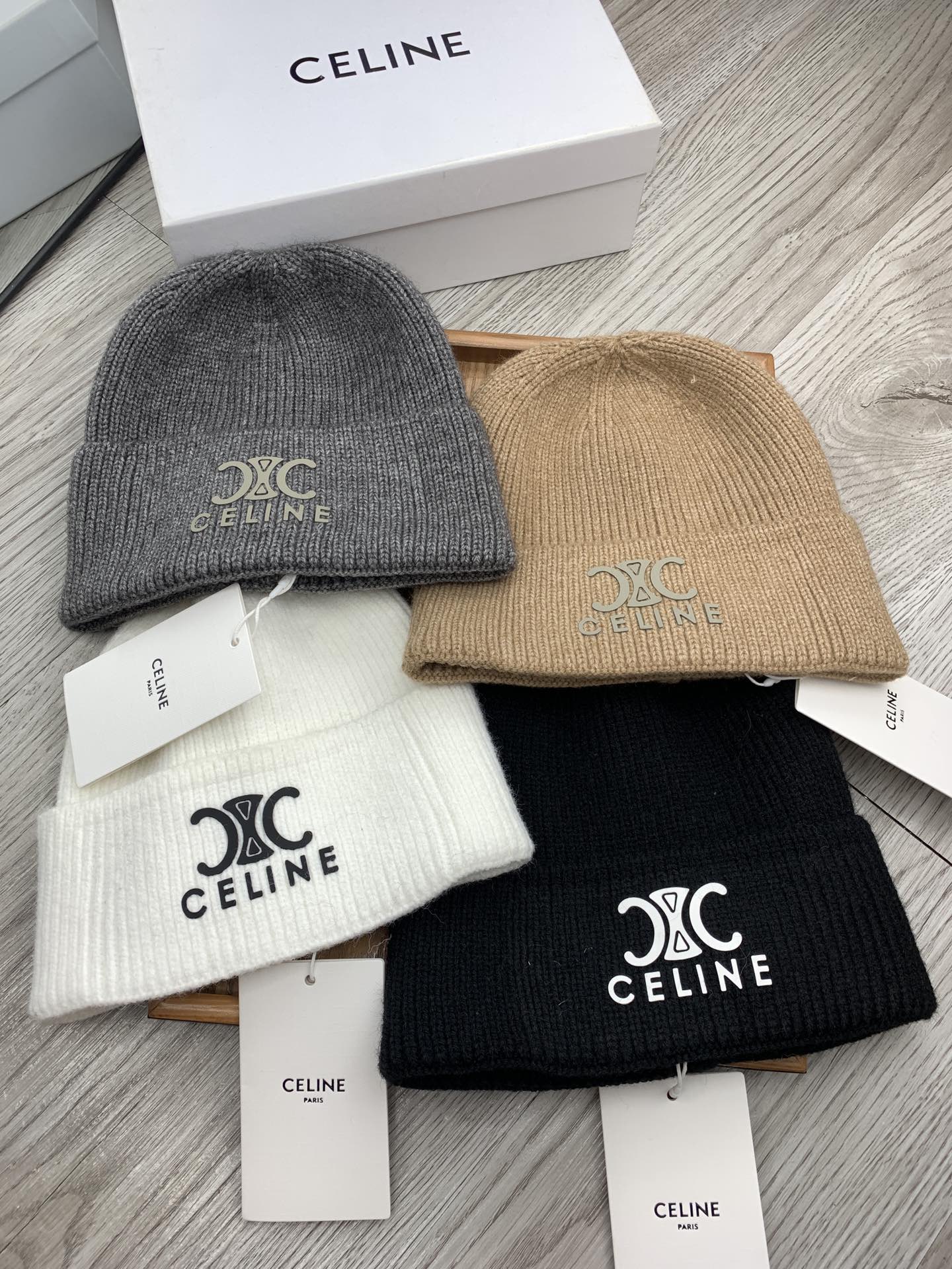 NO:189753,Special offer.Celin. Benefits!  !  [Fine wool knit single hat] The new model is on the shelves, a series of hats with fine wool fabric. The density is tight!  The wool knitted fabric feels comfortable and breathable!  The style is novel and unique!  A must-have item on the street, age-reducing and fashionable, very generous!  The hat looks very good!  And the price is very beautiful!  It is a very good item to give to others for your own use!  !  Complete trademark tags!  !  There are many styles and colors!  Hat fisherman hat baseball hat knit hat, hat, celine, espadrilles, hats19860909特价.赛琳.福利！！【细毛线针织单帽】新款上架,特别实惠的一个系列帽子,面料细毛线.密度紧致！毛线针织面料手感舒适透气性好！款式新颖别致！出街必备单品,减龄又时尚,非常大方！帽型特别好看！而且价格非常美丽！送人自用都是非常不错的一款单品哦！！商标吊牌齐全！！款式多多,颜色多多！帽子渔夫帽棒球帽针织帽,帽子,celine,espadrilles,hats,hat