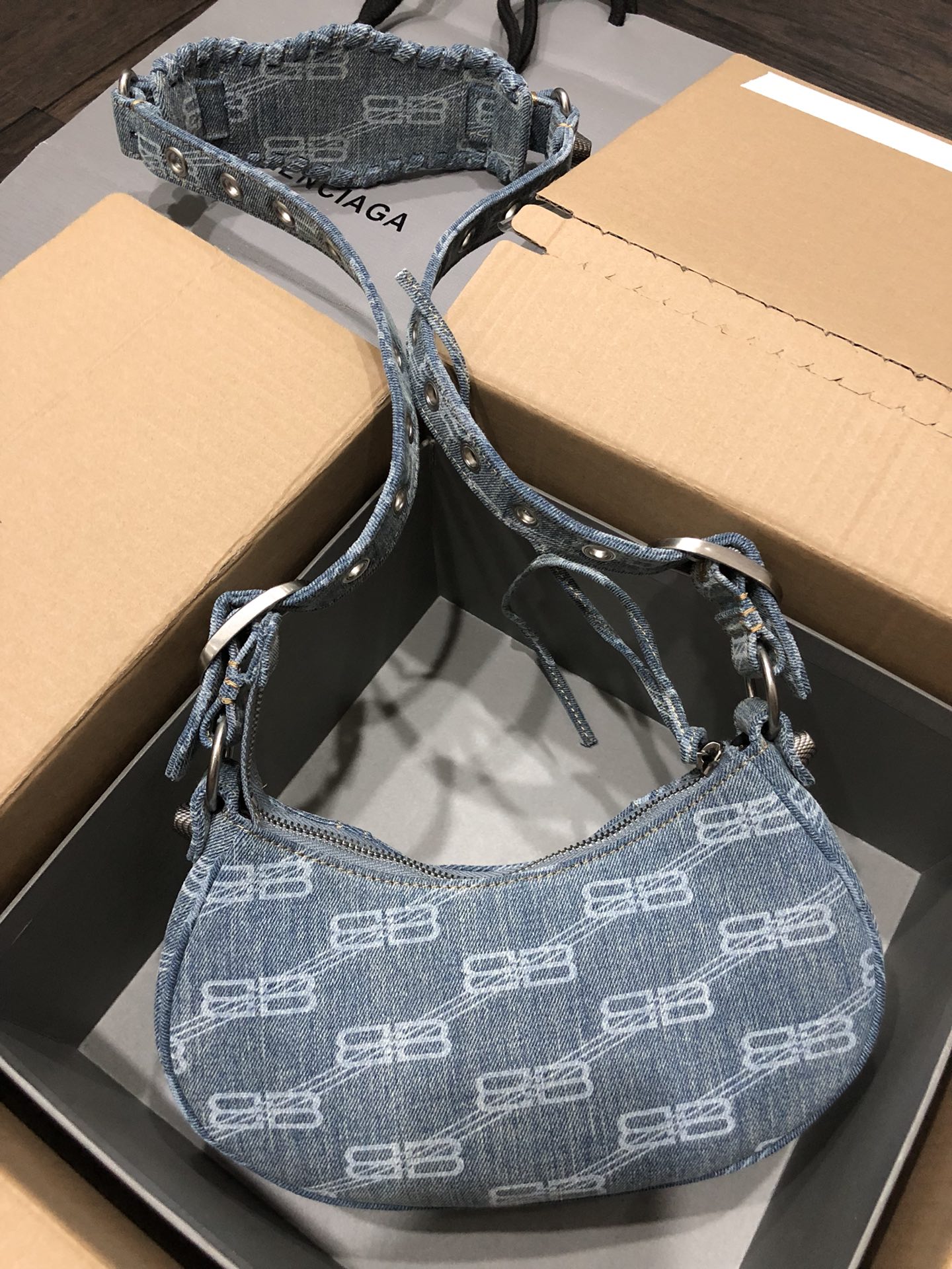 Balenciaga Style Leather Card Holder Lookbook Reference image 2