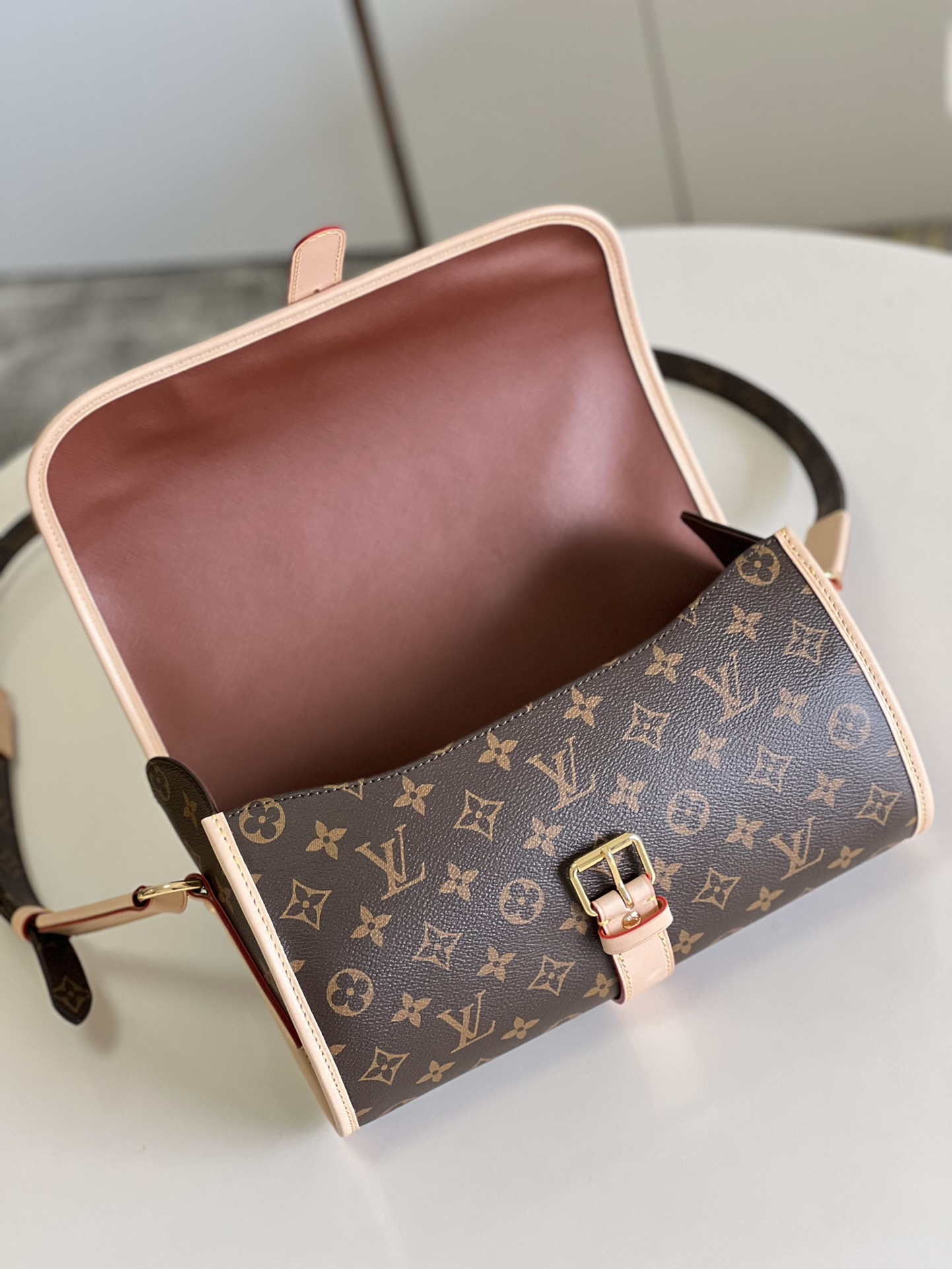 Louis Vuitton Haute Couture Classic Luxury Handbag Shoulder Crossbody 7