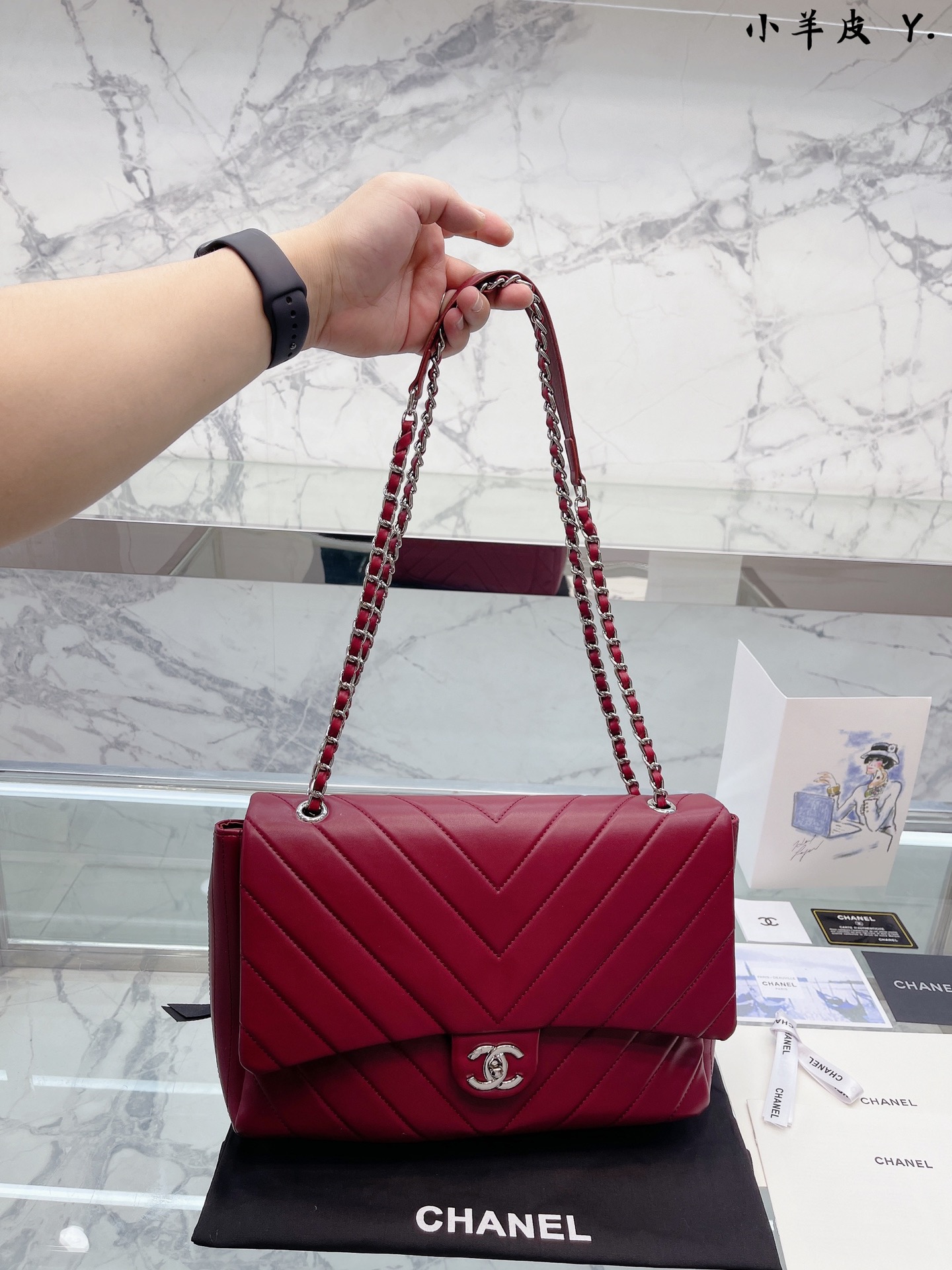 J5 小羊皮Chanel Cf Jumbo cf v纹 Chane*-大Cf 经典之最 四季必备的原单系列“女神包”名媛超爱时尚宠儿 拥有超久历史 女人们的挚爱法宝 简约优雅凸显气质 不论单肩手提斜挎都展示其特立独行的一面 复古双c logo标志性菱格纹 利落线条 皮内里多层 实用颜值兼备 不能被超越 经典CF绝对让您对小香的爱再次加深 好货要留 尺寸35 25cm