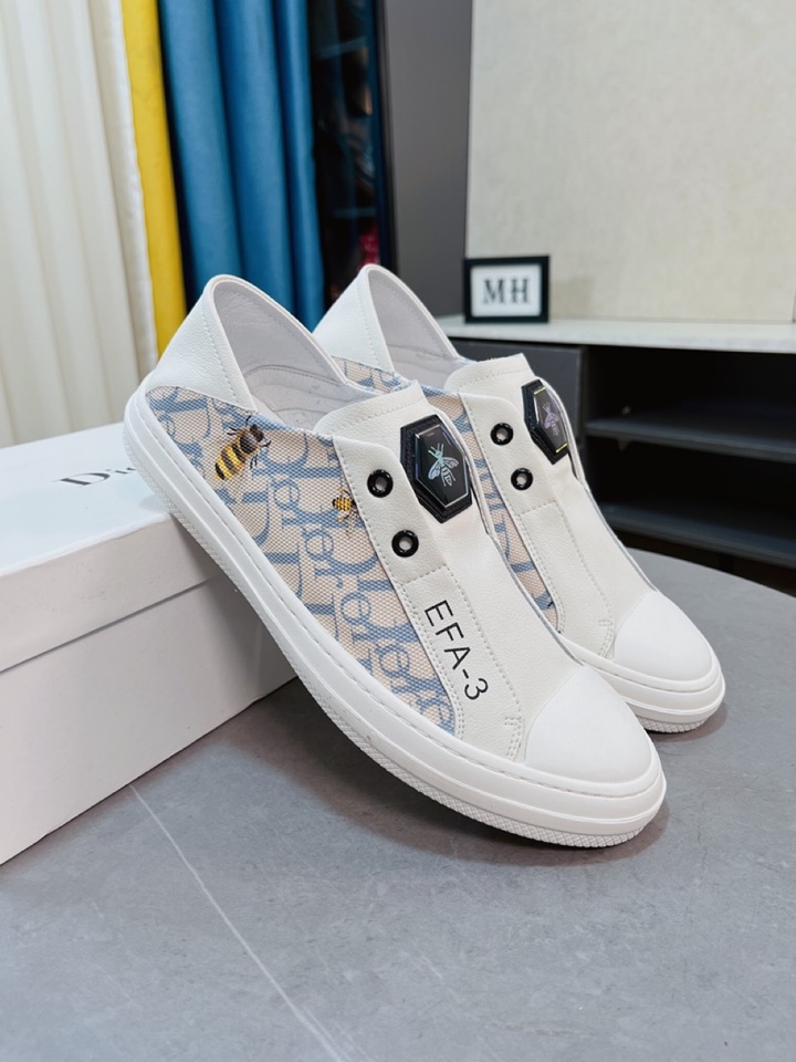 I0 Dior迪奥男鞋高端品牌 官网最系列：鞋面采用进口牛皮搭配专供面料打造网布透气内里。让行走更加便捷舒适与官方的质量相比美的1：1复刻。打造时尚个性衬托你的与众不同潮男必备!经典款。男码：38-44。