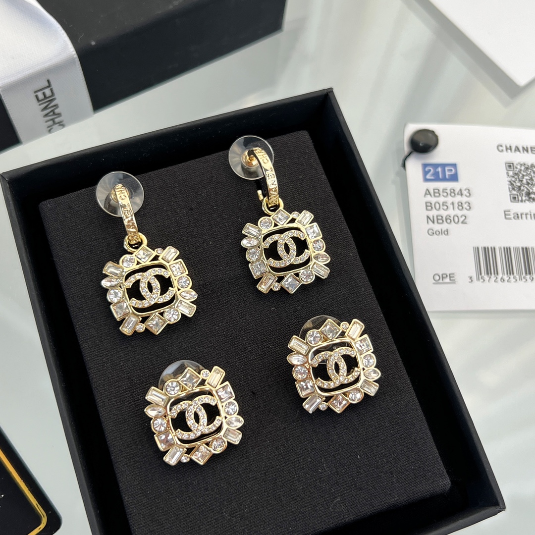 新款☑️CHANEL香奈儿 c2 双c 方形满钻耳钉耳环