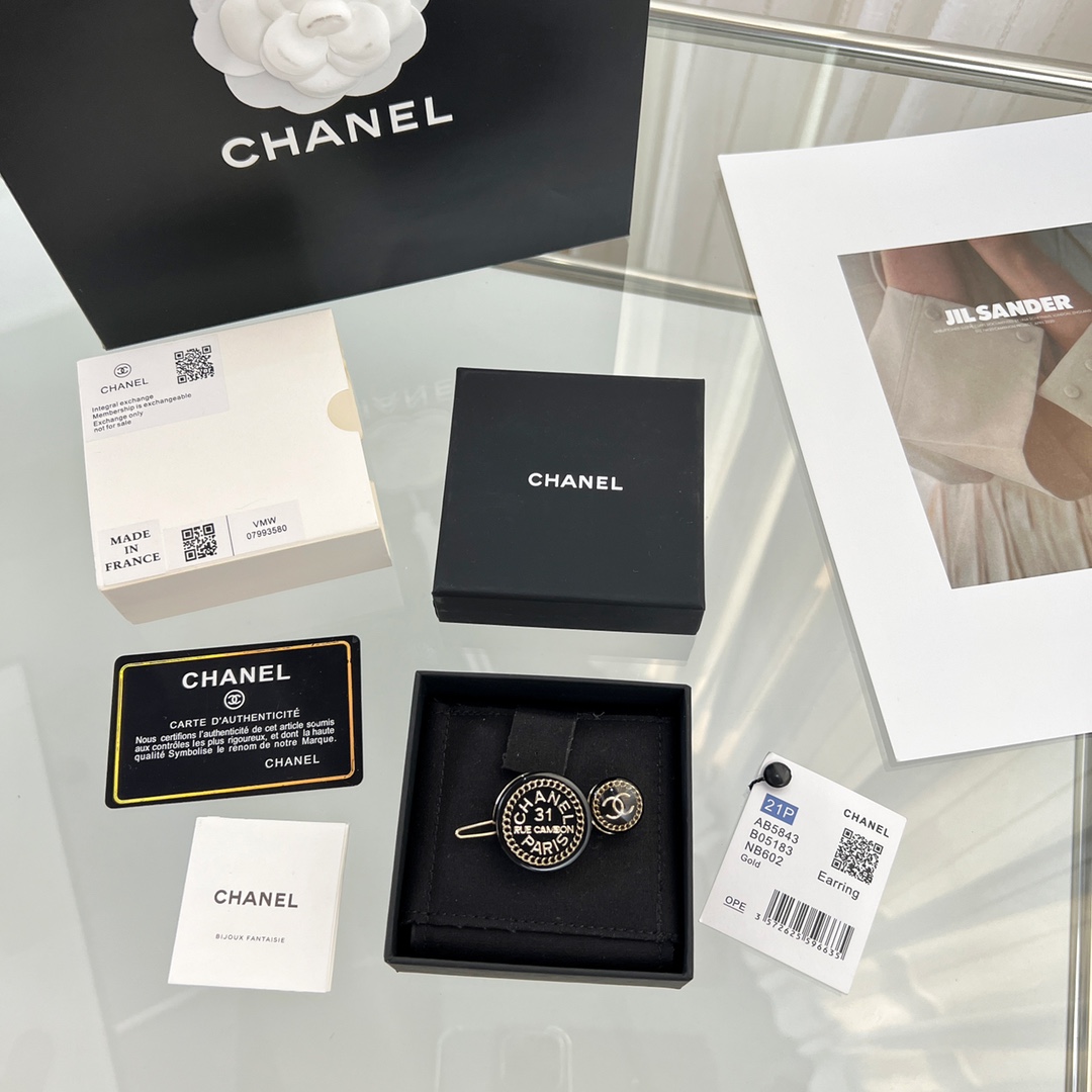 新款☑️CHANEL香奈儿双c圆形亚克力字母发夹发卡