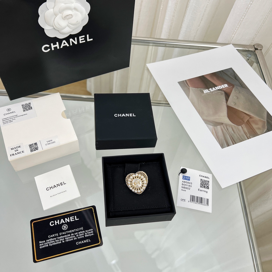 新款☑️CHANEL香奈儿 双c 珍珠桃心爱心胸针