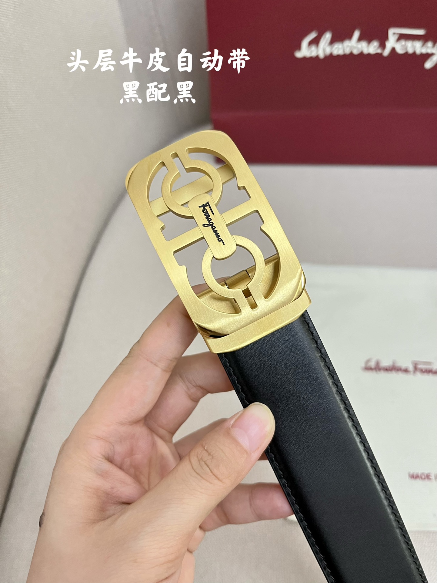 Ferragamo菲拉格慕男士专柜对