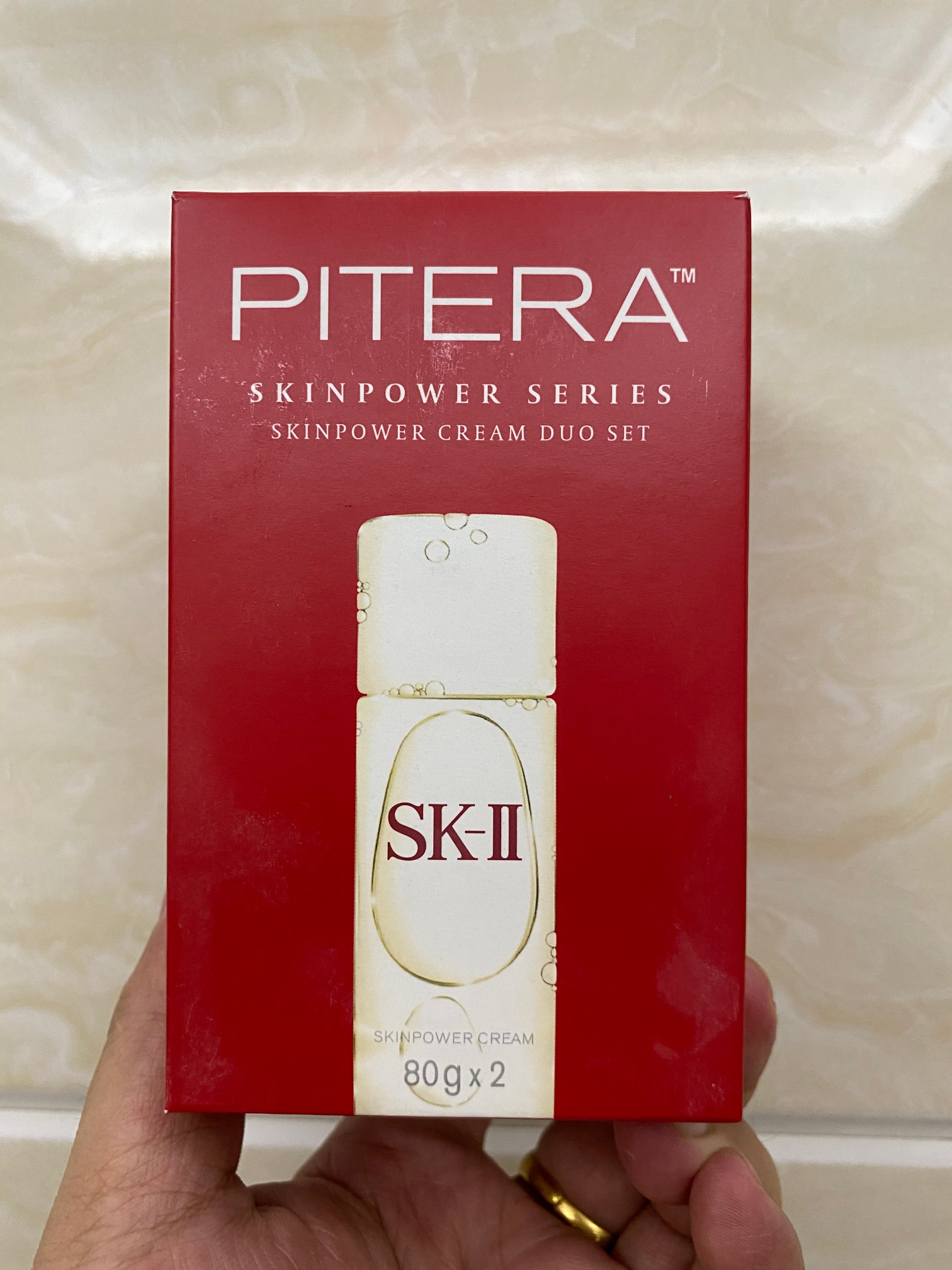 85💰单支
155💰套装
原版直冲，所有细节对比全部过，明通市场认可版本✔️Sk2大红瓶面霜两件套明通版！80g×2。功效：清爽型，滋润型。