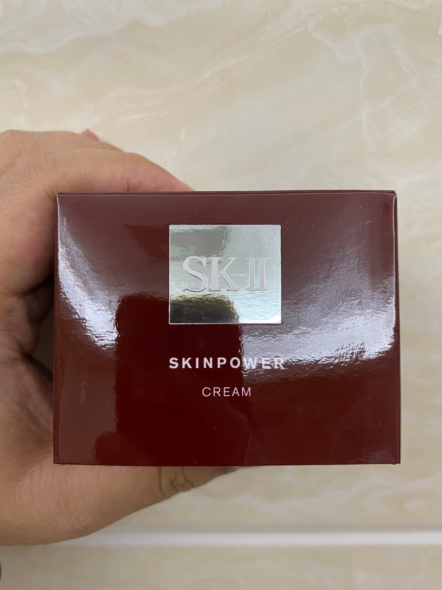 85💰单支
155💰套装
原版直冲，所有细节对比全部过，明通市场认可版本✔️Sk2大红瓶面霜两件套明通版！80g×2。功效：清爽型，滋润型。