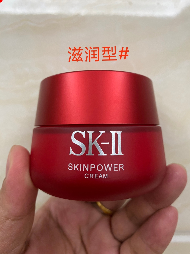 85💰单支
155💰套装
原版直冲，所有细节对比全部过，明通市场认可版本✔️Sk2大红瓶面霜两件套明通版！80g×2。功效：清爽型，滋润型。