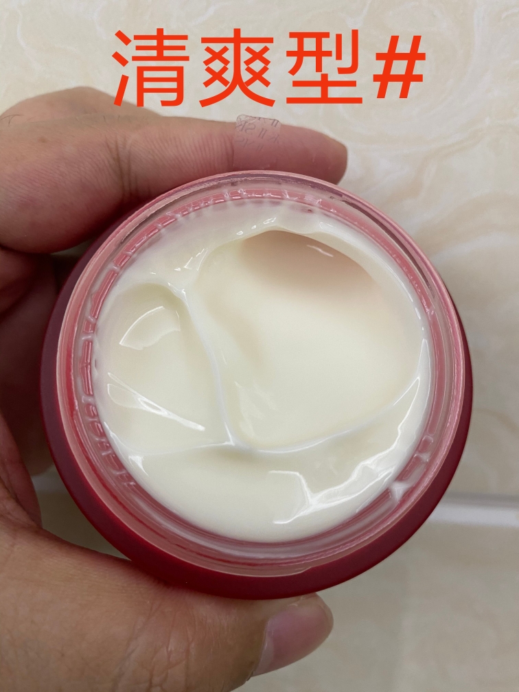 85💰单支
155💰套装
原版直冲，所有细节对比全部过，明通市场认可版本✔️Sk2大红瓶面霜两件套明通版！80g×2。功效：清爽型，滋润型。