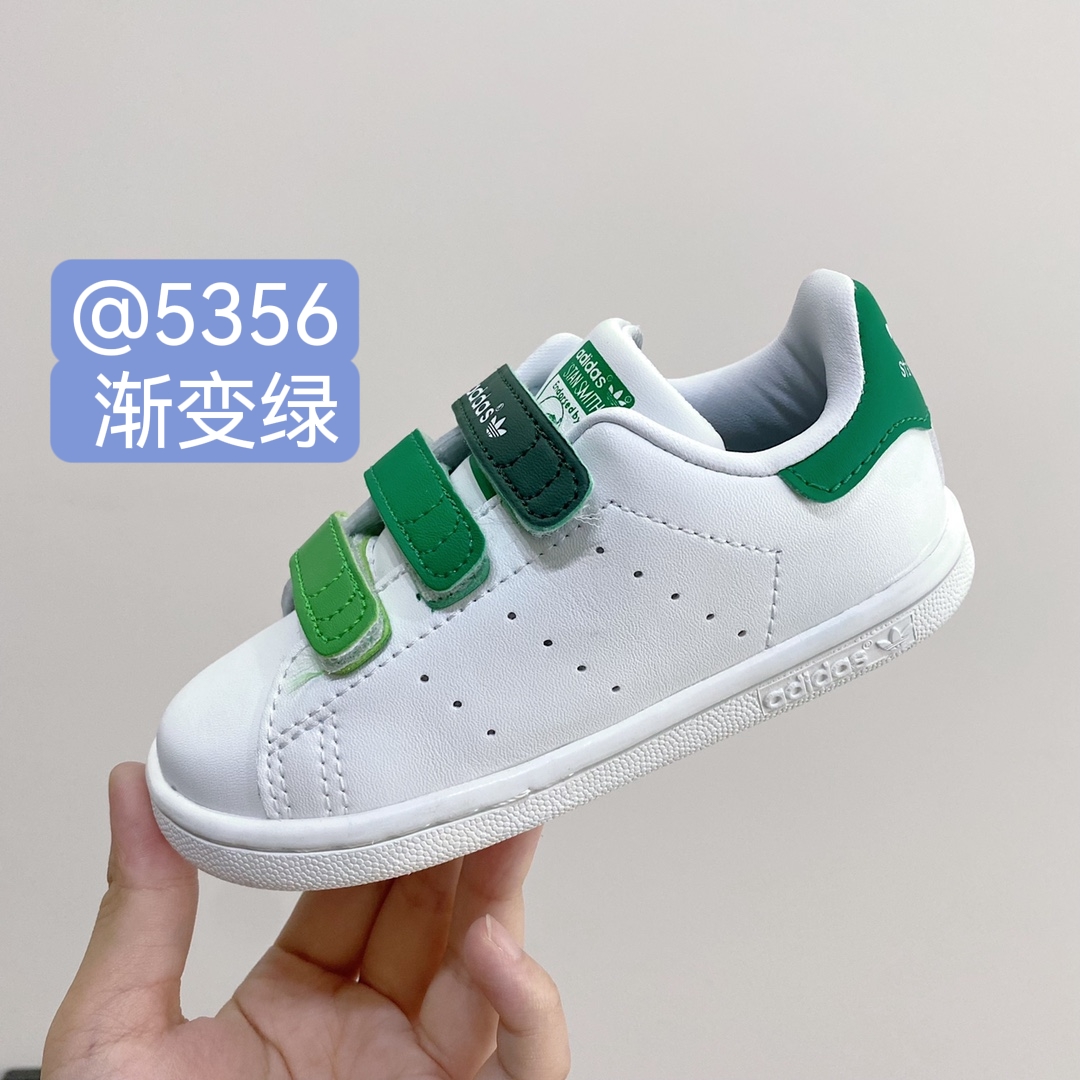 图片[5]-阿迪史密斯魔术贴儿童小白鞋22～37。 这款鞋子是众多宝妈的选择🌿简约 舒适 百搭的经典款，没有过分的修饰，只有实实在在的品质，整双鞋子鞋面非常的柔软✔️-选品中心