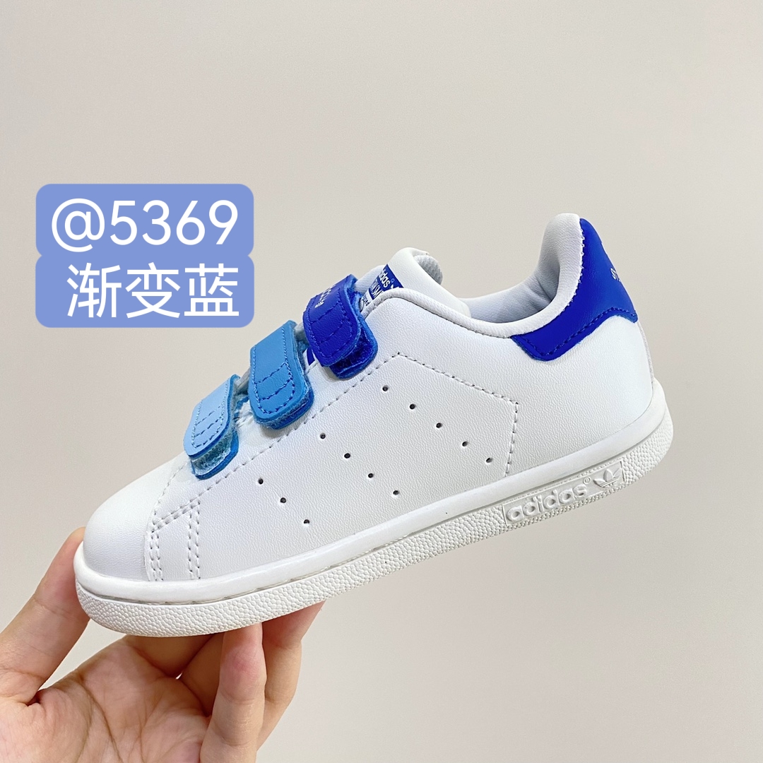 图片[6]-阿迪史密斯魔术贴儿童小白鞋22～37。 这款鞋子是众多宝妈的选择🌿简约 舒适 百搭的经典款，没有过分的修饰，只有实实在在的品质，整双鞋子鞋面非常的柔软✔️-选品中心