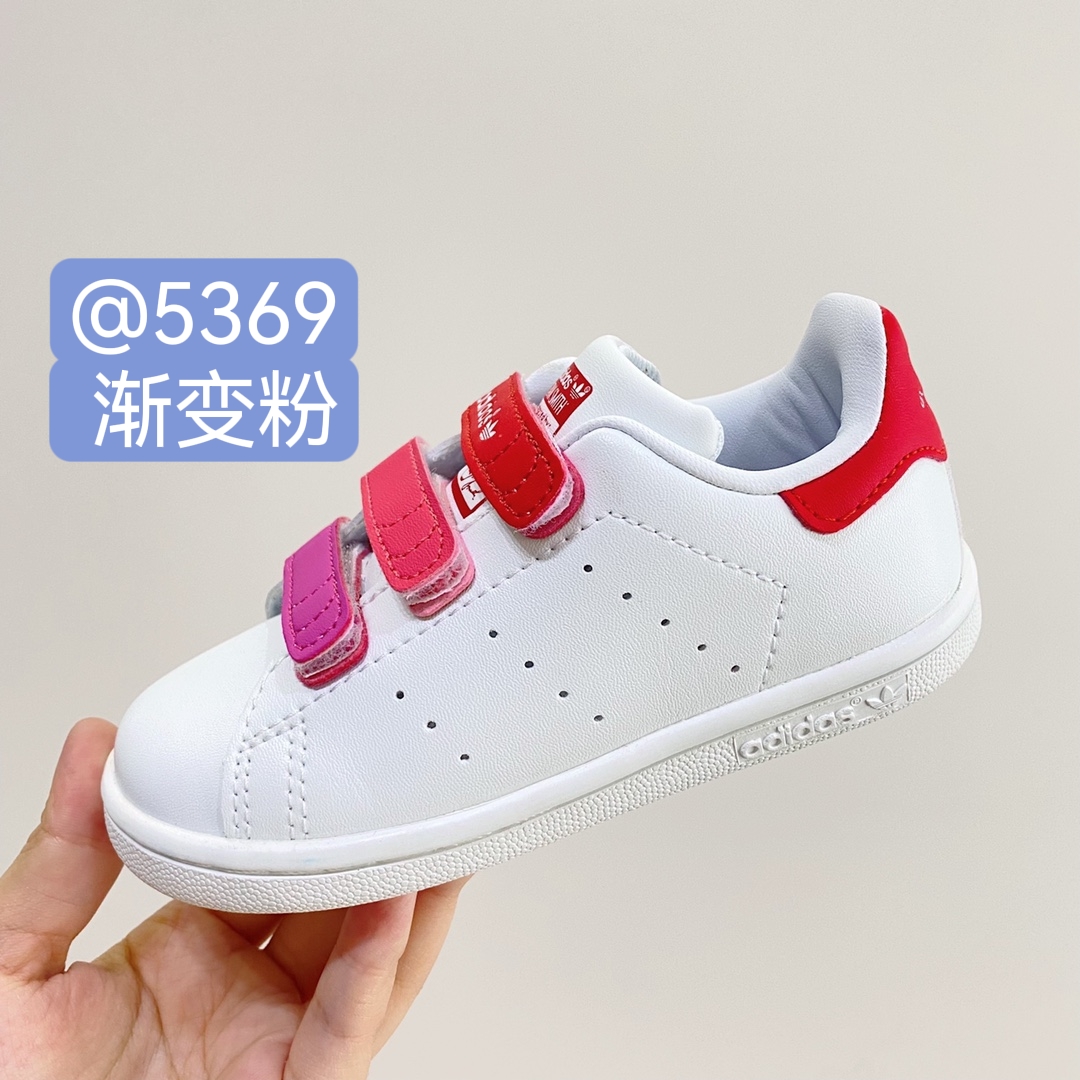 图片[7]-阿迪史密斯魔术贴儿童小白鞋22～37。 这款鞋子是众多宝妈的选择🌿简约 舒适 百搭的经典款，没有过分的修饰，只有实实在在的品质，整双鞋子鞋面非常的柔软✔️-选品中心