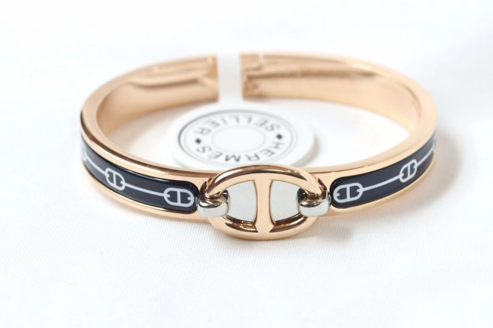 NO:102825,p148 dark blue pig nose stripes Hermes Mini Clic stripes enamel pig nose bracelet, Hermes bracelet, christian louboutin, hermes, hermes, bracelet19860909p148深蓝猪鼻子条纹 Hermes爱马仕 Mini Clic条纹珐琅猪鼻手镯,爱马仕手镯,christian louboutin,hermes,hermes,bracelet,Jewelry