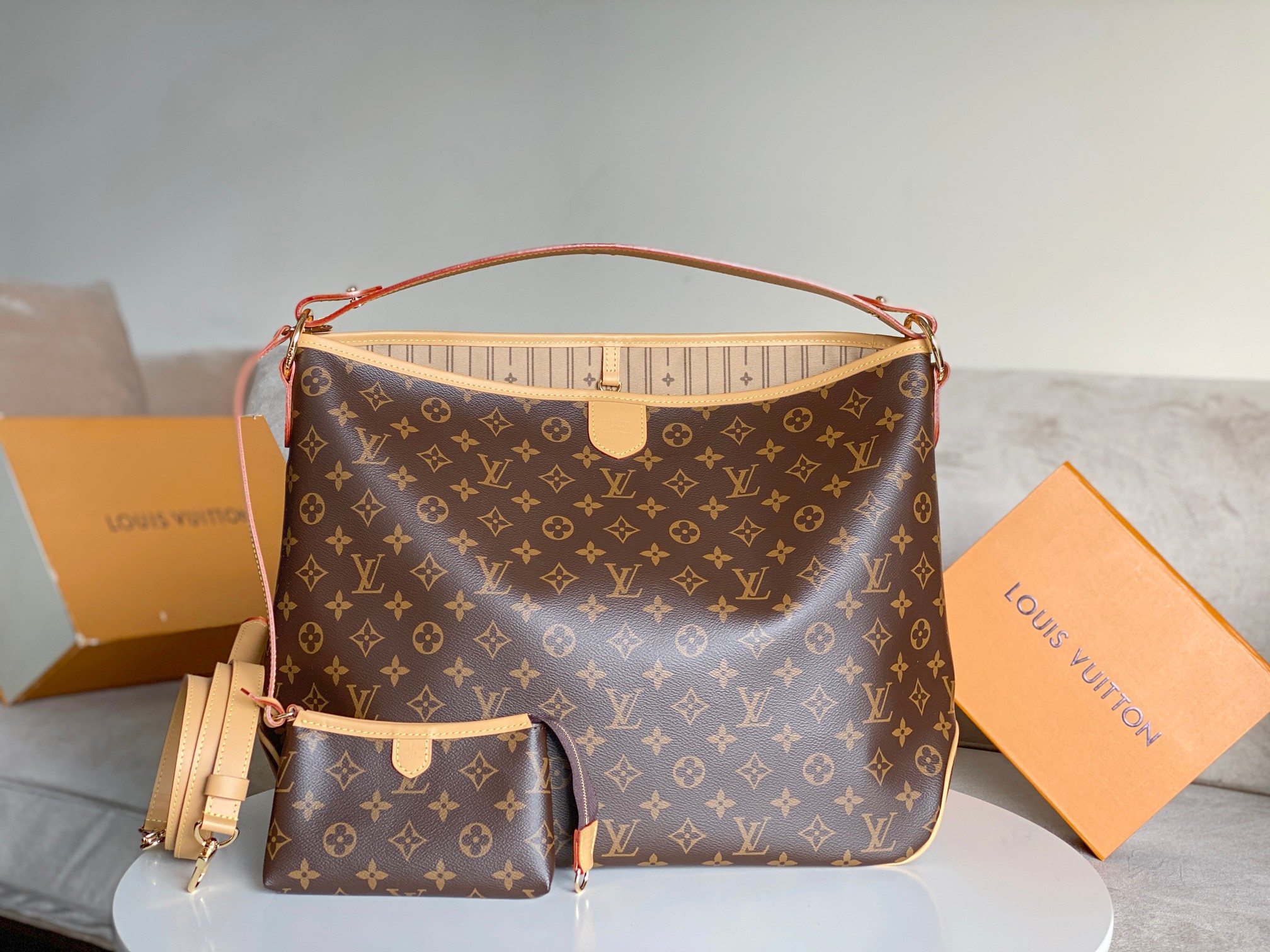 NO:207840,Genuine grade Internet celebrity hot-selling version development original order quality [GRACEFUL shopping bag] M40353 old-fashioned small bag GRACEFUL shopping bag with shoulder straps Original monogram canvas texture with all steel hardware Exquisite flower style Fashionable and fashionable Suitable for mixing and matching of multiple styles Lightweight and super large capacity design Light and practical. Size 52.0 × 30.0 × 20.0, LV [top original order], louis vuitton19860909正品级 网红爆款对版开发原单品质【GRACEFUL 购物包】M40353 老花配小袋 GRACEFUL 购物包配肩带 原厂monogram帆布质地配配全钢五金 精致对花 时尚洋气 适合多种风格混搭 轻便且超大容量设计 轻便实用. 尺寸52.0 × 30.0 × 20.0,LV【顶级原单】,louis vuitton,Bag