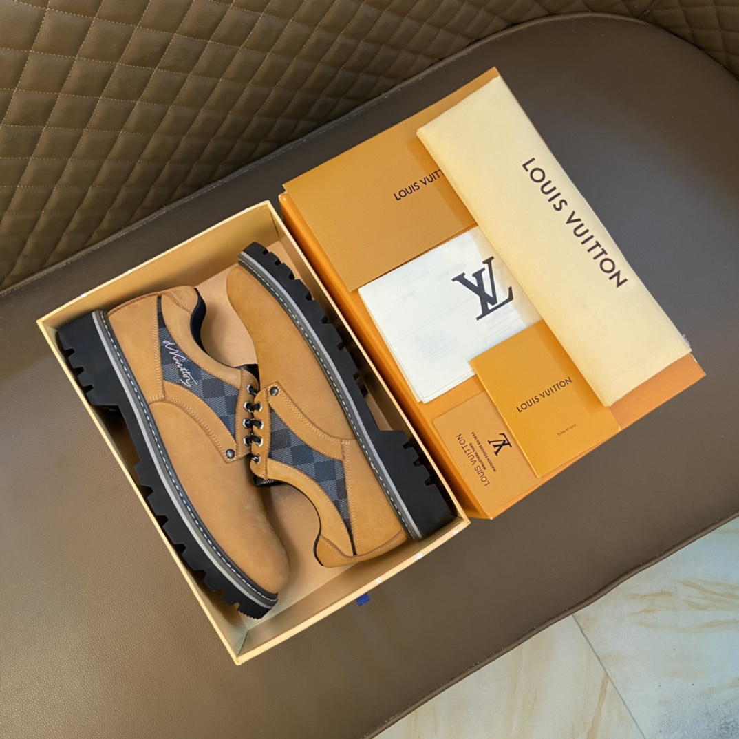 K5 LOUlS VUlTTON 路易威登～独特现风运动鞋.LV专柜代购休闲鞋商务皮鞋 正装皮鞋 男士2022专柜同步发售,意大利进口原版品牌精选头层柔软牛皮. 羊皮内里 拒绝脱色磨脚鞋底：原厂特供原版底,.法国懒人风格设计 套脚 贴原单品质 超舒服原版底 .就好像实物拍摄实物更赞 适合户外司机驾车完美 高品质板鞋,结婚鞋 男装男鞋码数：38-44 45可定做 棕色 黑色 选 皮面 开边珠牛皮 反绒面 可选