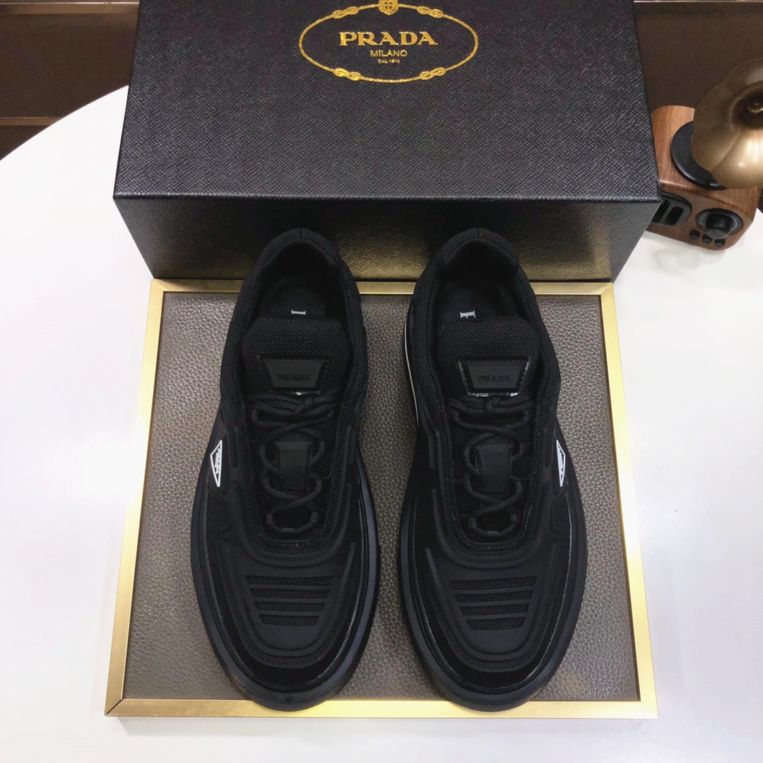 K0 Prada 普拉达 顶级原单，多色可选2020当季，高品质原单牛货，顶级原厂透气面料+进口滴胶，内里进口弹力布配原版牛皮垫脚，原厂气垫大底品质保证码38-4445定做