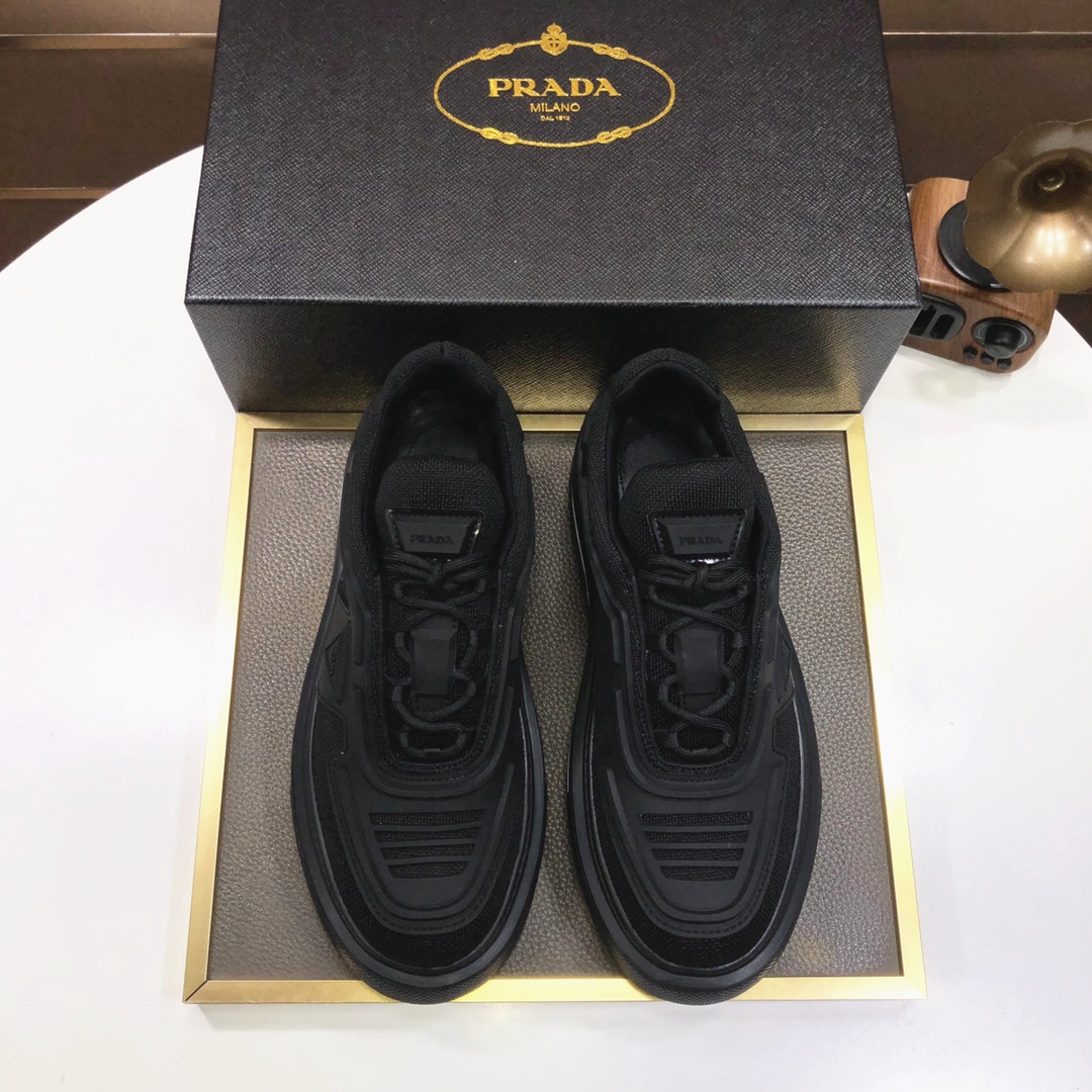 K0 Prada 普拉达 顶级原单，多色可选2020当季，高品质原单牛货，顶级原厂透气面料+进口滴胶，内里进口弹力布配原版牛皮垫脚，原厂气垫大底品质保证码38-4445定做