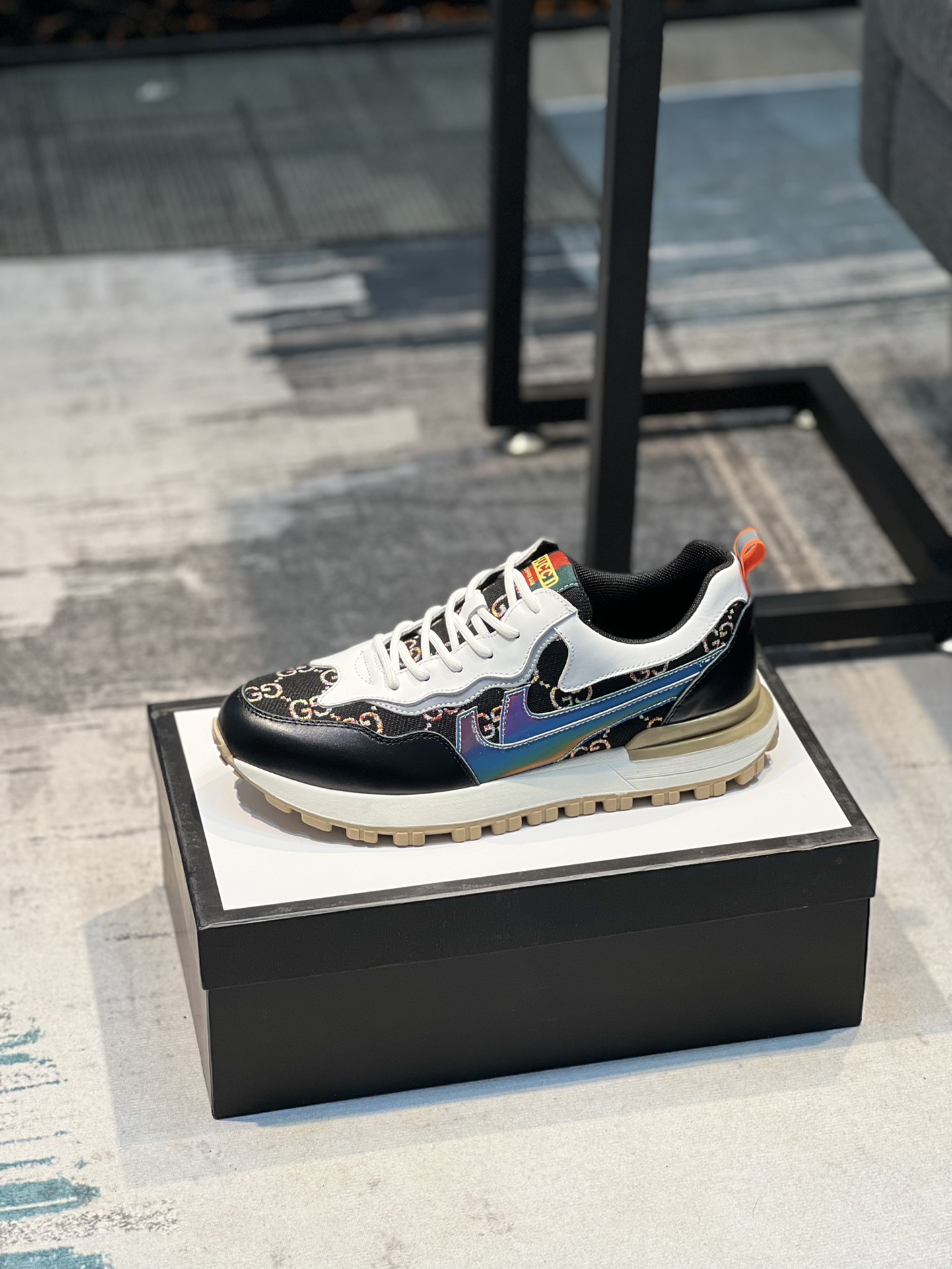 J0  Gucci  古奇  全设计，完美做工，打造装柜品质，鞋面进口牛皮，，真皮内里柔软舒适，超轻耐磨大底、简约、百搭，码数38-44。