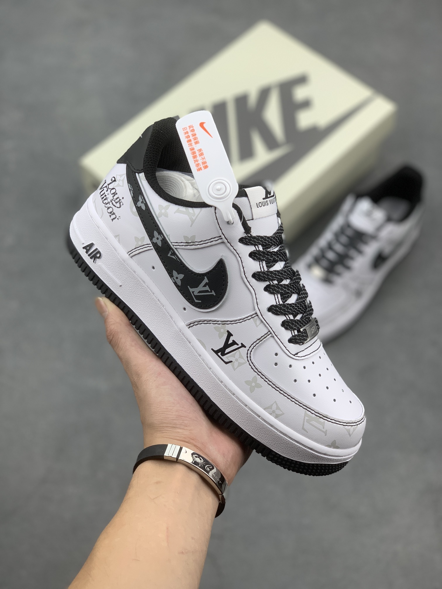 Nike Air Force 1 '07 Low 'Louis Vuitton' Sneakers Limited Edition 2 i1663628514 3395 0