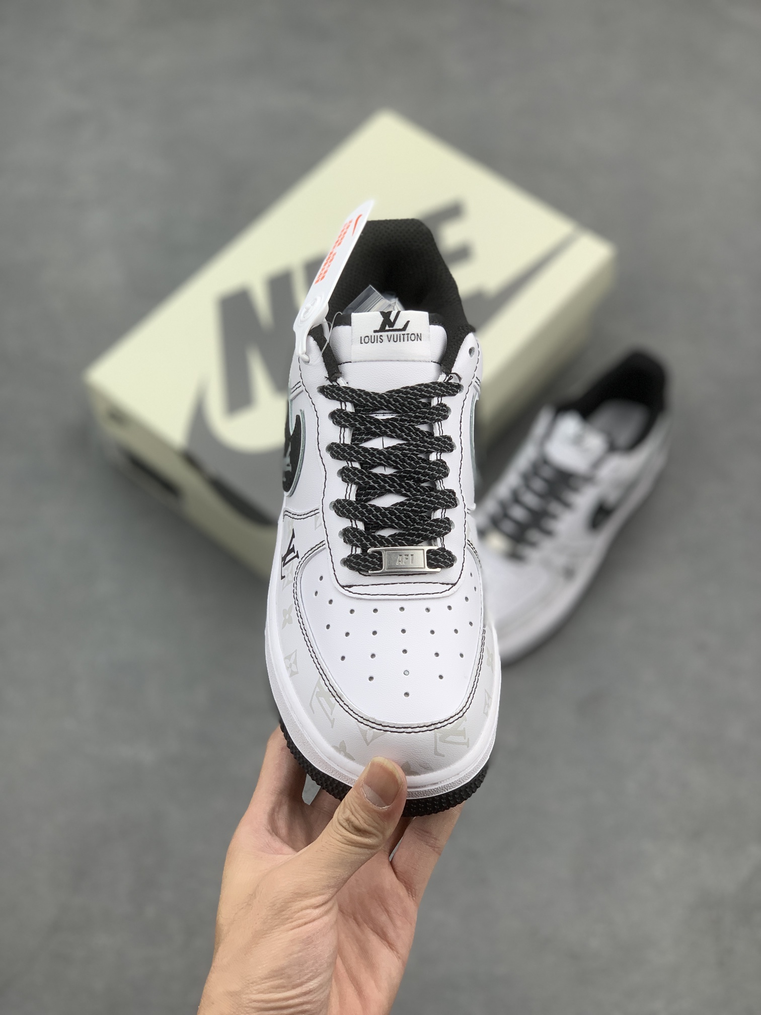 Nike Air Force 1 '07 Low 'Louis Vuitton' Sneakers Limited Edition 3 i1663628514 593 1