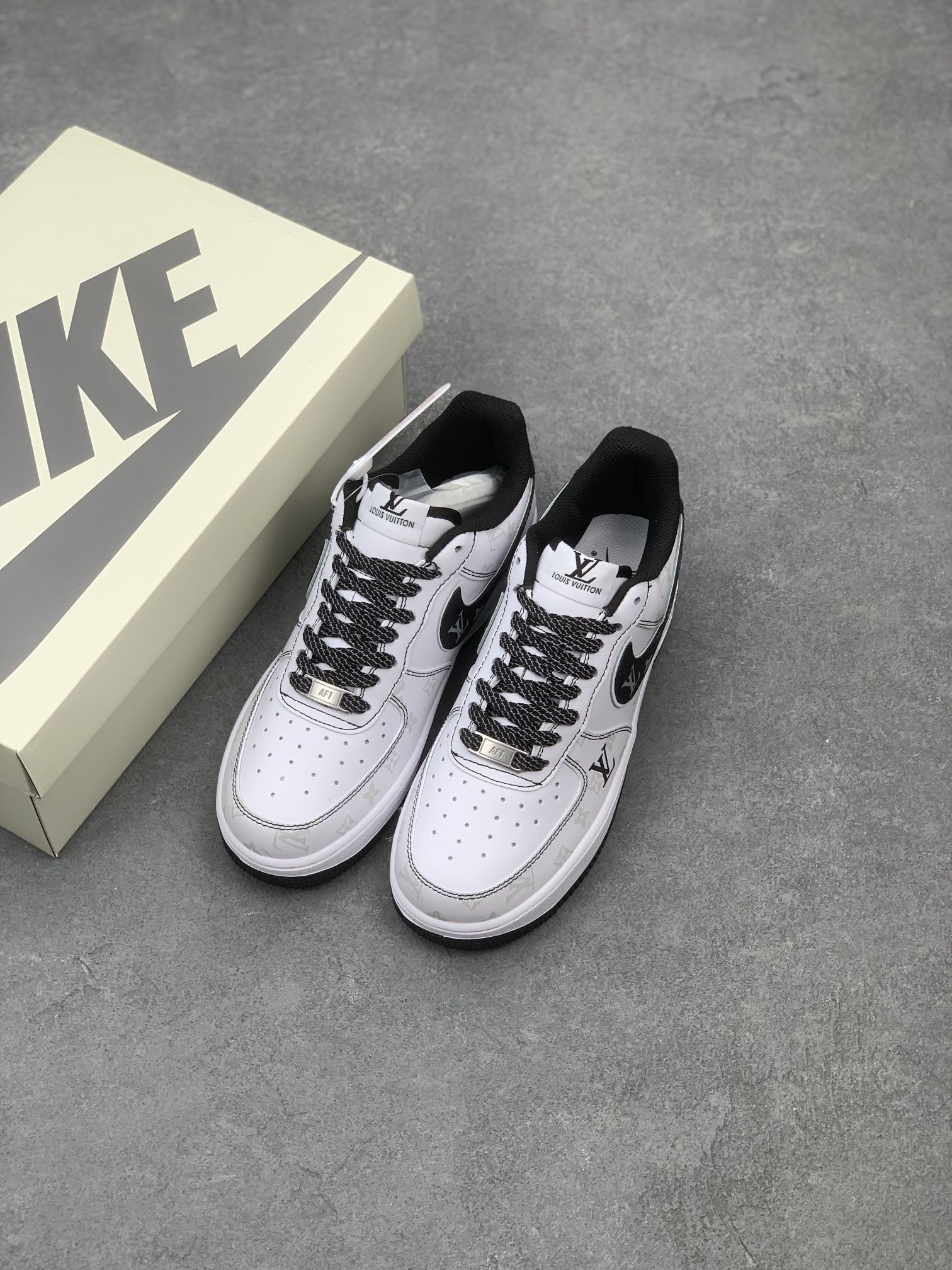 Nike Air Force 1 '07 Low 'Louis Vuitton' Sneakers Limited Edition 9 i1663628514 8146 7