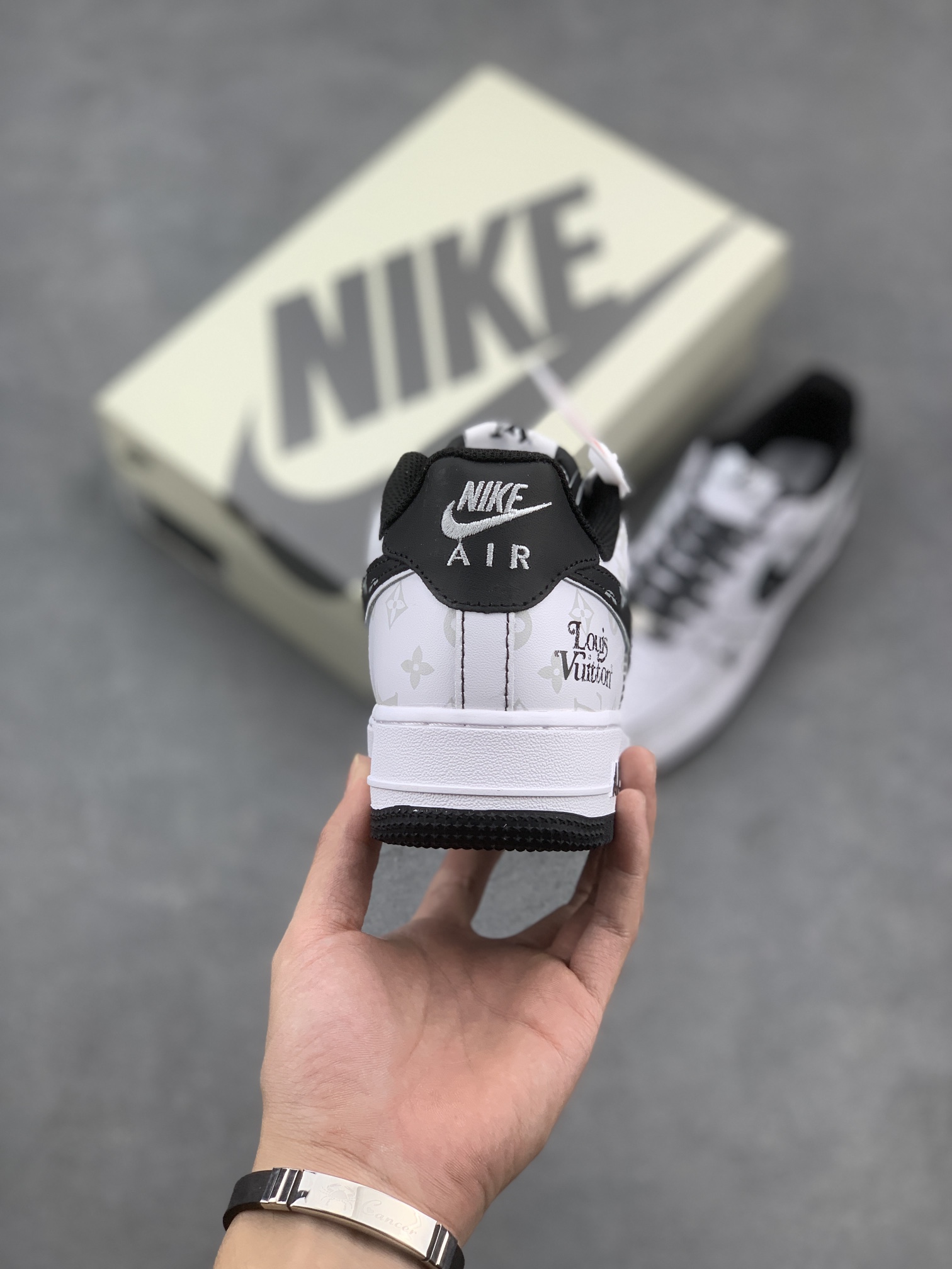 Nike Air Force 1 '07 Low 'Louis Vuitton' Sneakers Limited Edition 5 i1663628514 9547 3